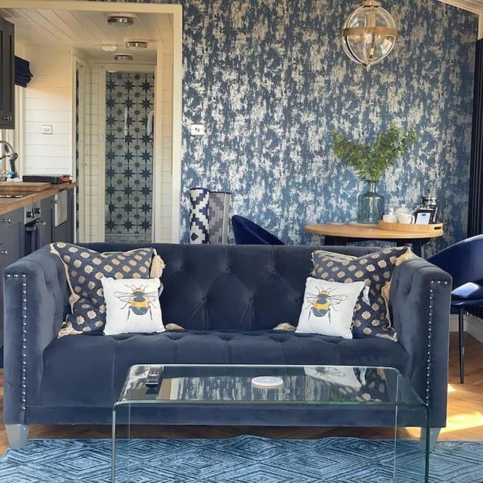 One-Bedroom House photo 1