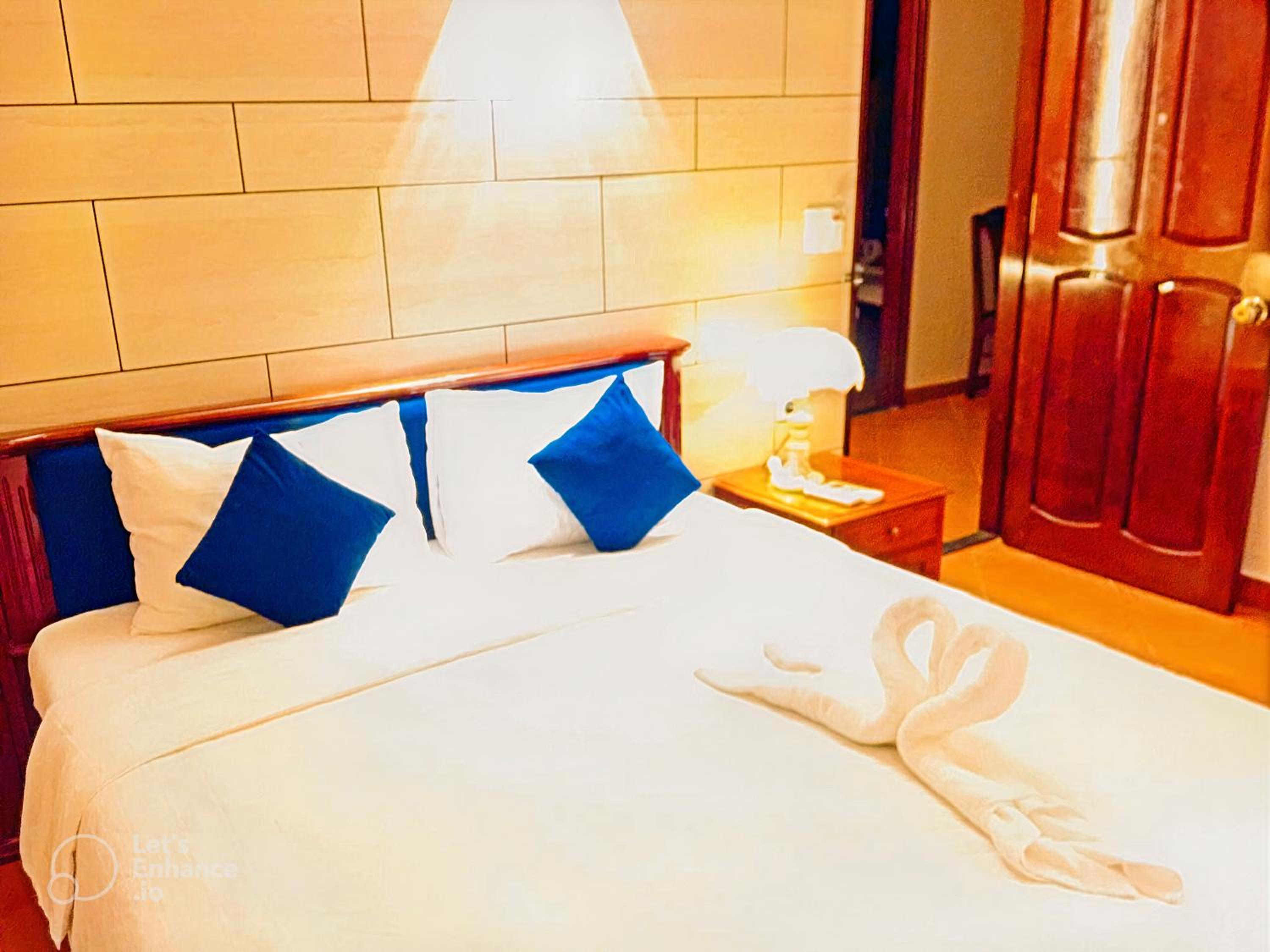 Economy Triple Room - Photo 10