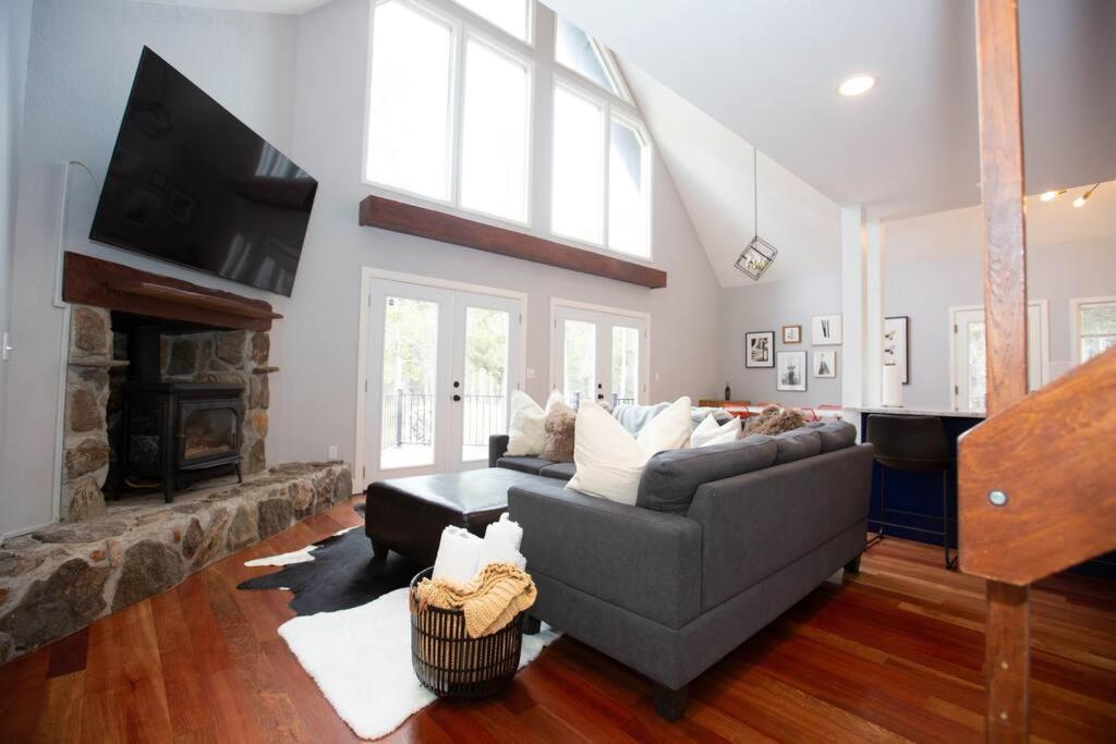 Three-Bedroom House photo 3