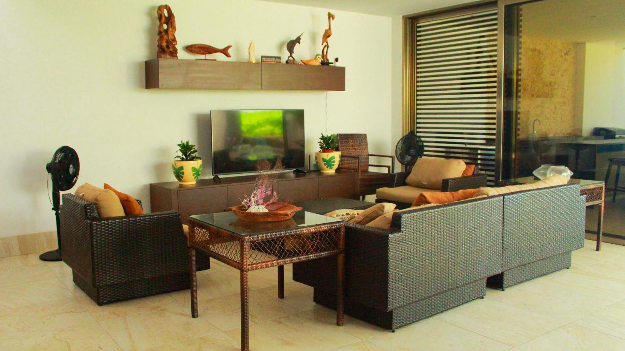 Five-Bedroom House photo 1