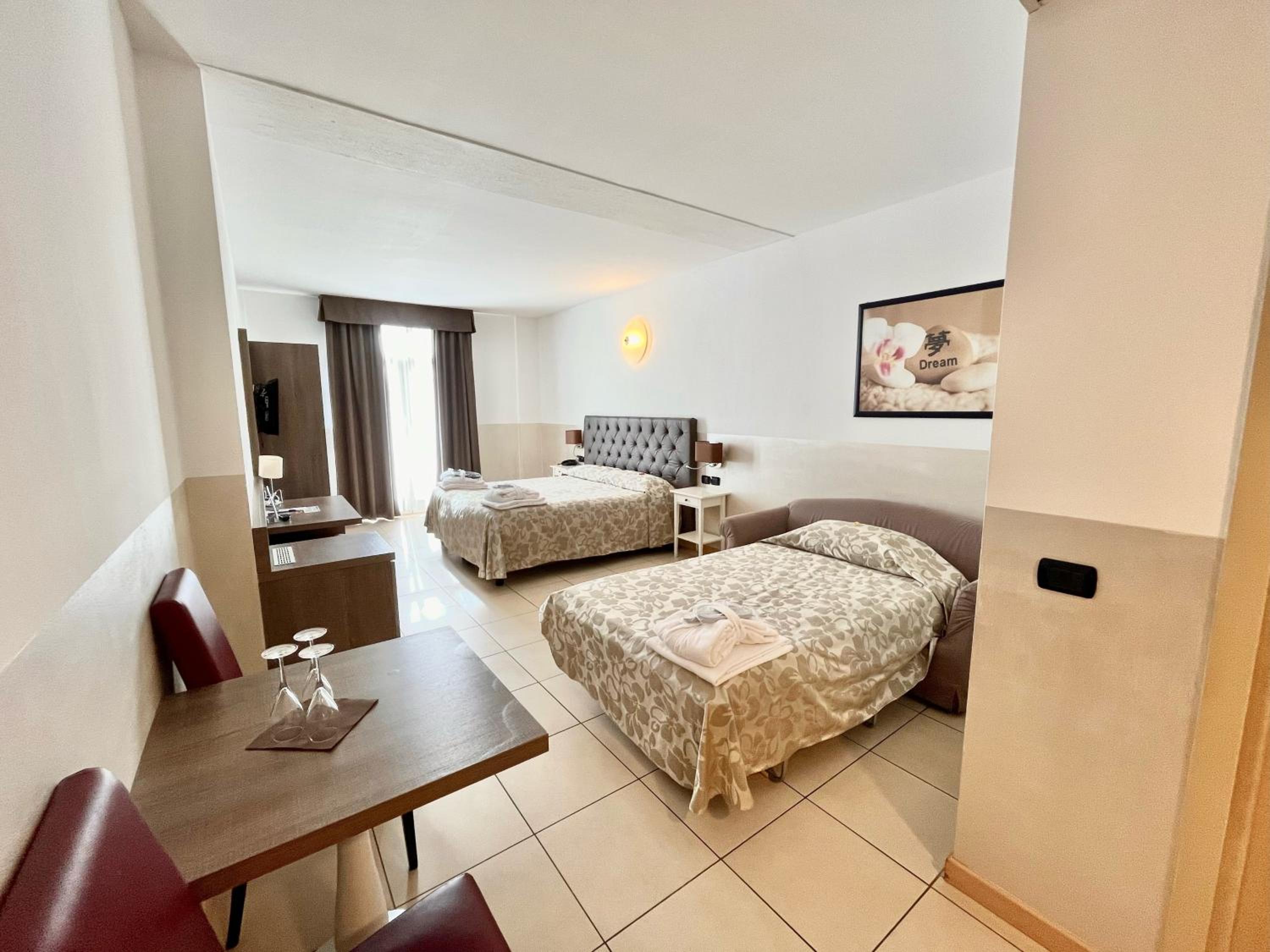 Double Room with Lake View - Photo 1