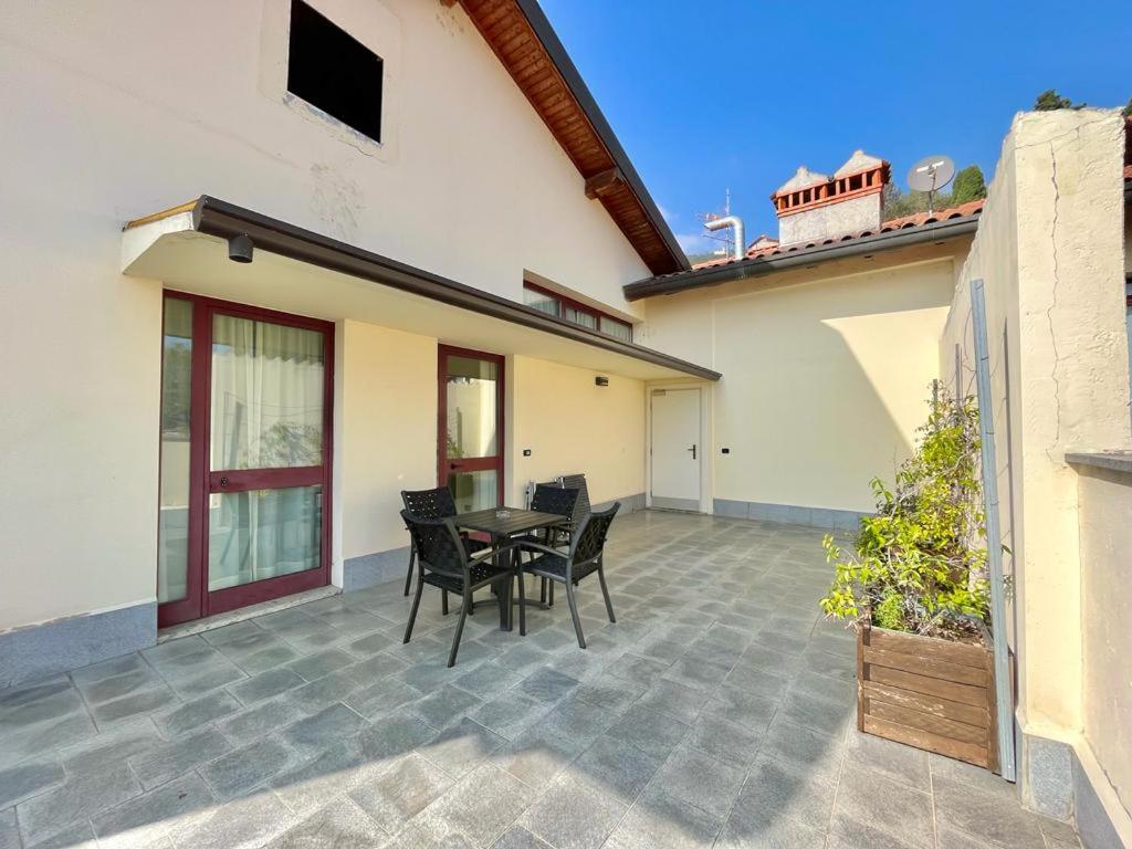 Quadruple Room with Lake View - Photo 5