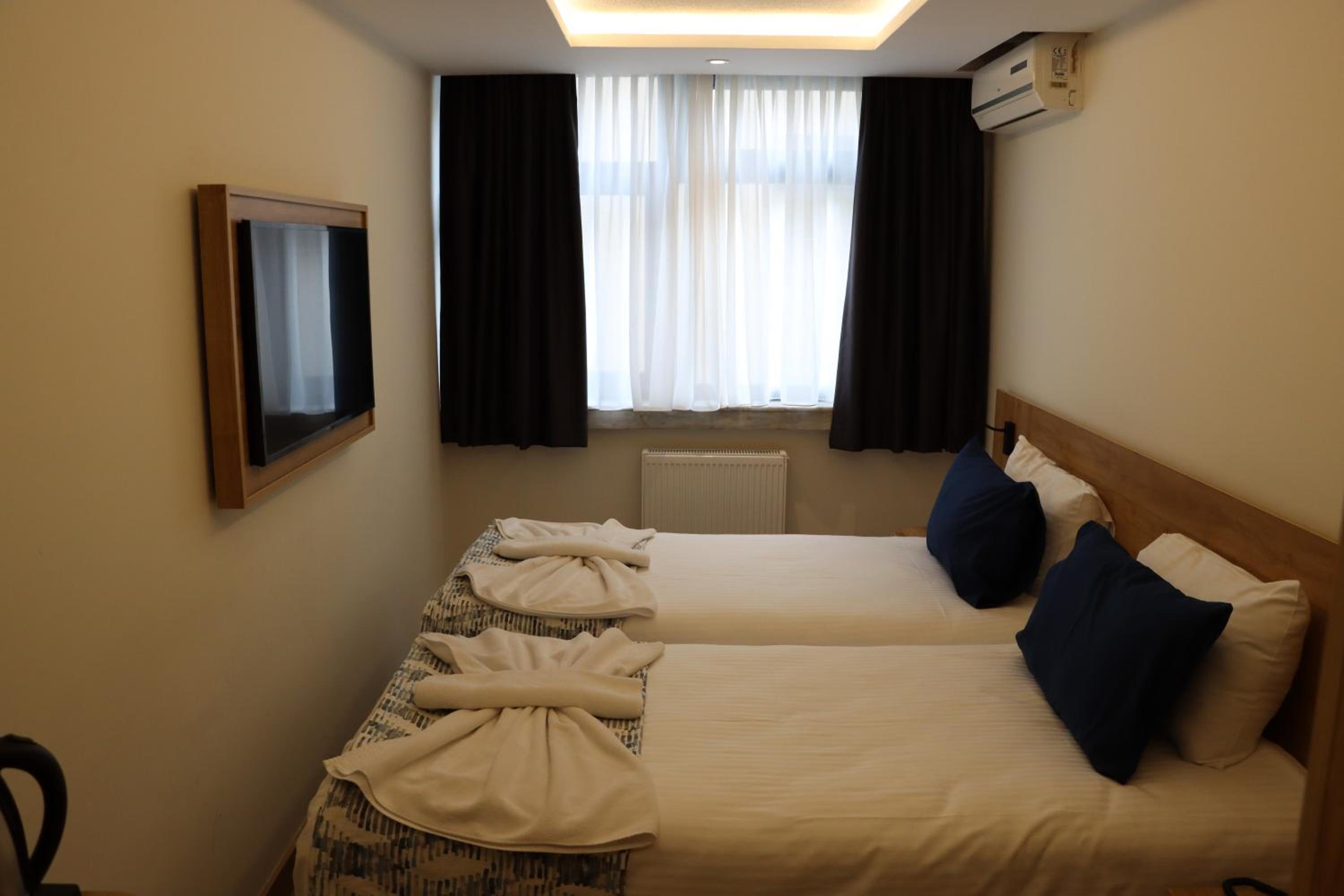Twin Room - Photo 8
