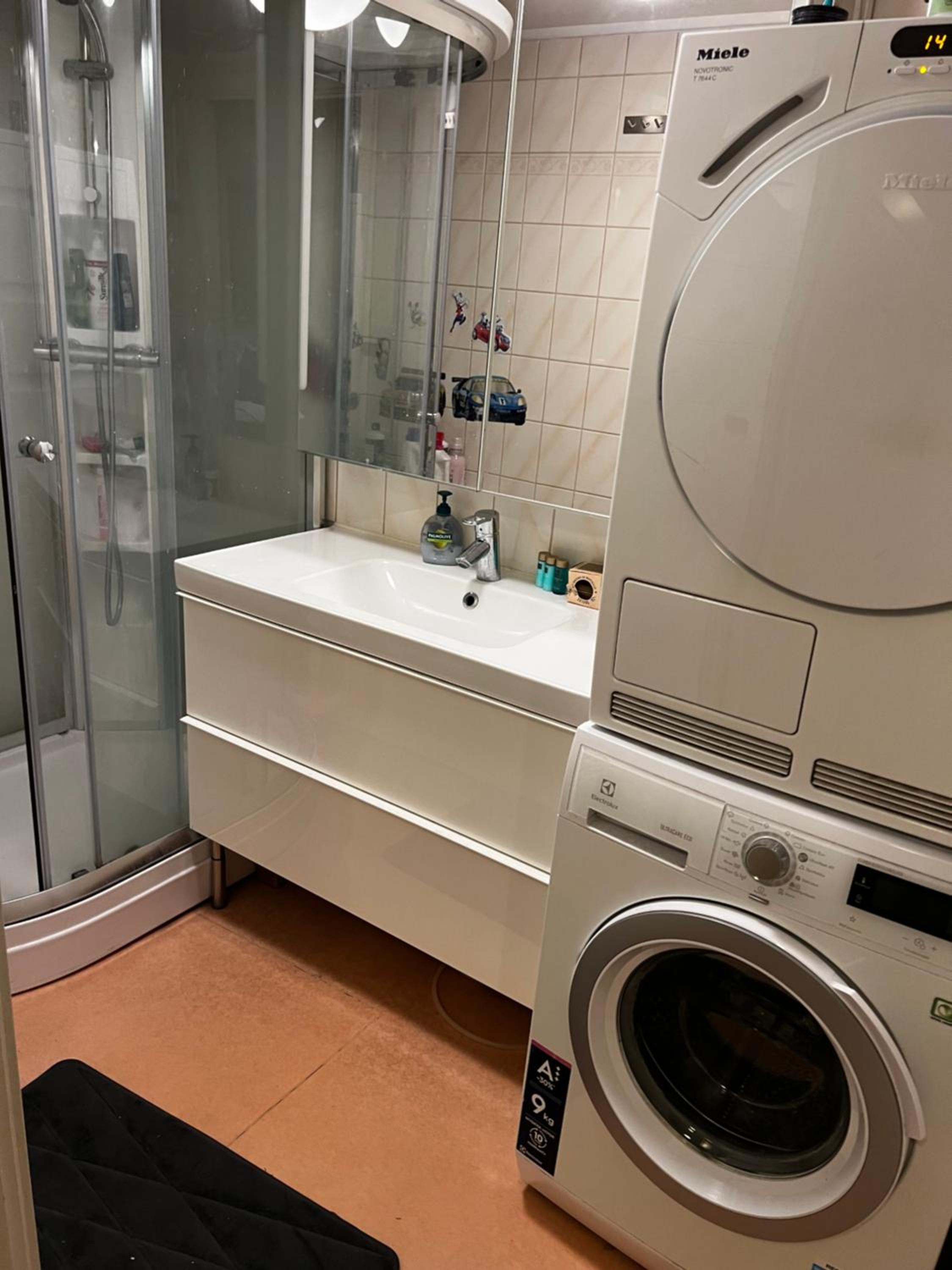 Double or Twin Room with Shared Bathroom photo 1