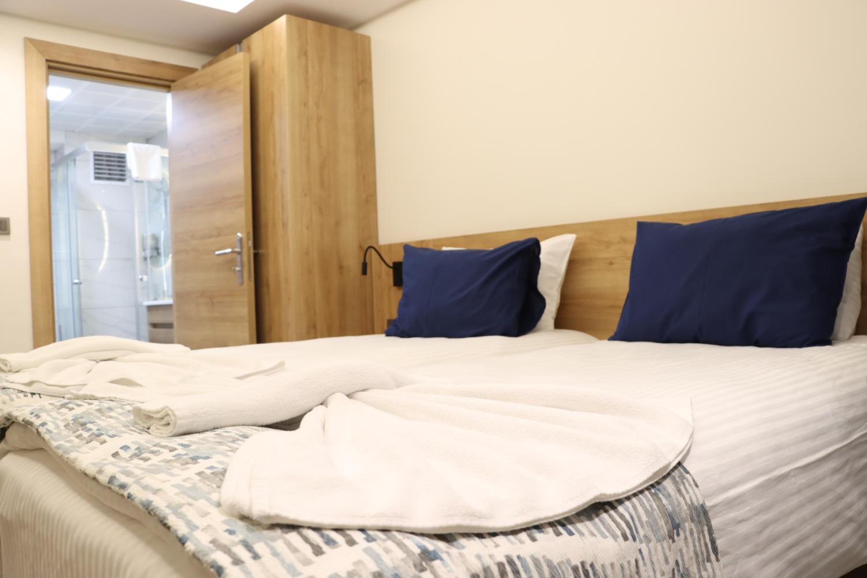 Economy Double Room - Photo 4
