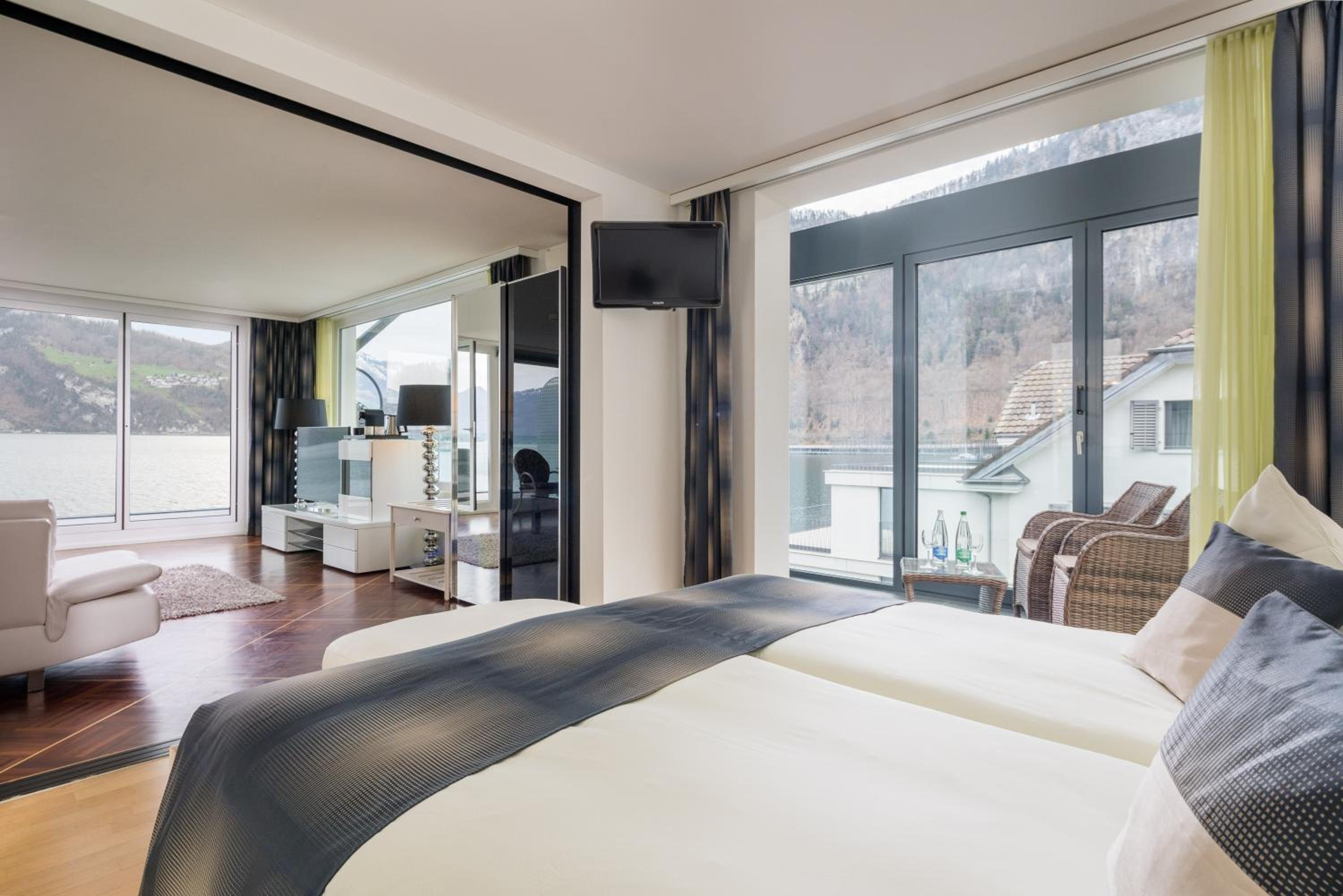 Suite with Lake View - Photo 4