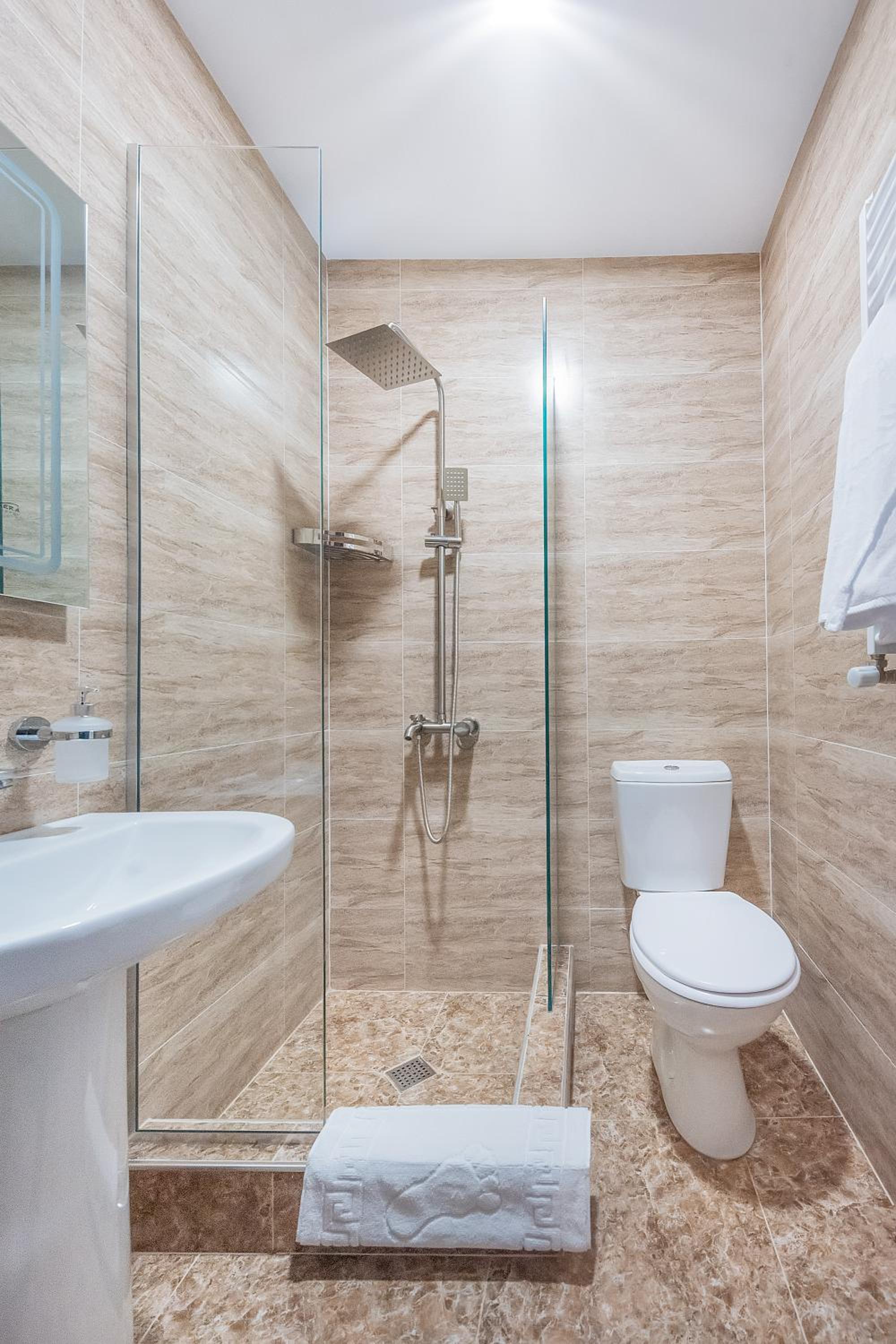 Double Room - Photo 7