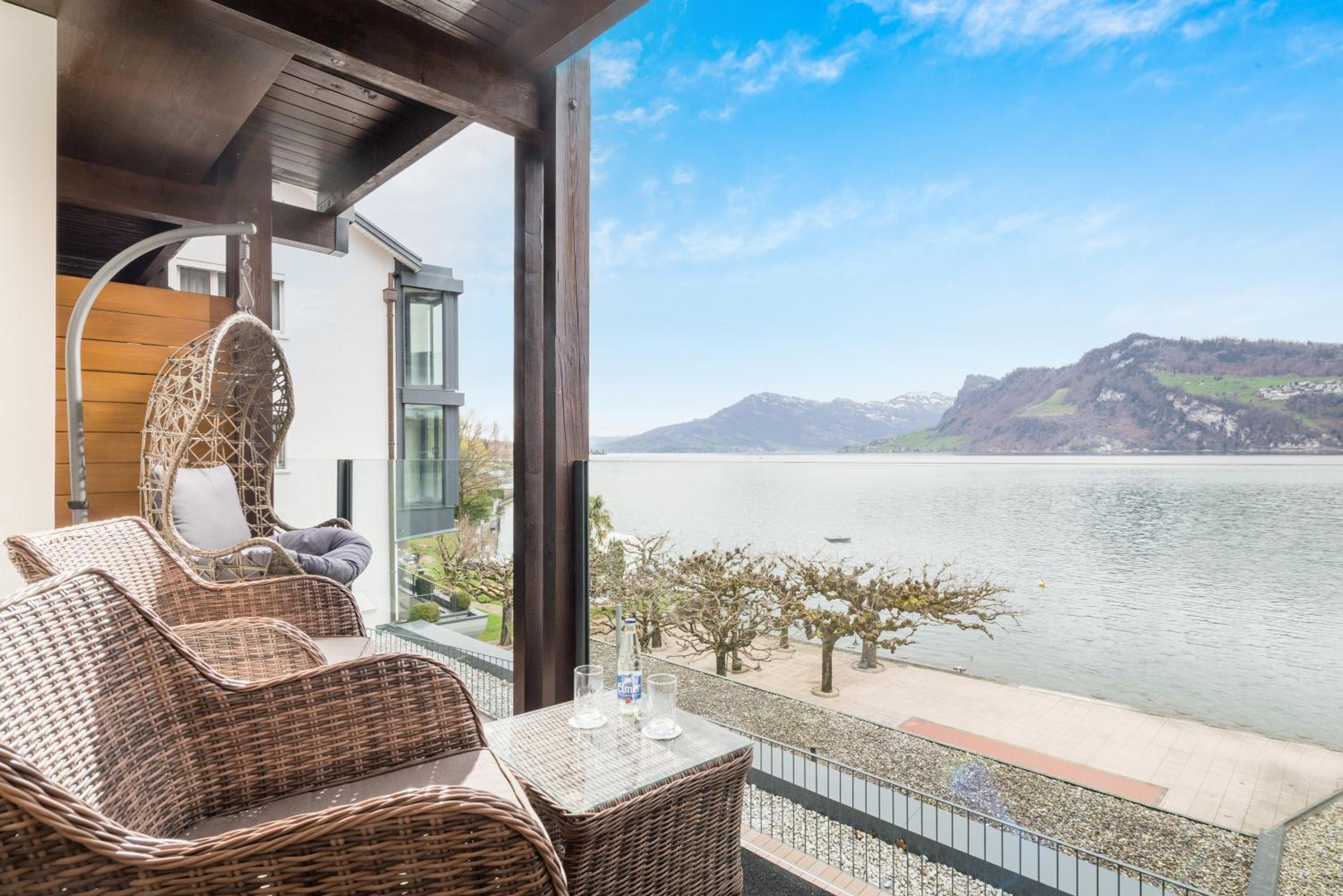 Double Room with Lake View - Photo 4