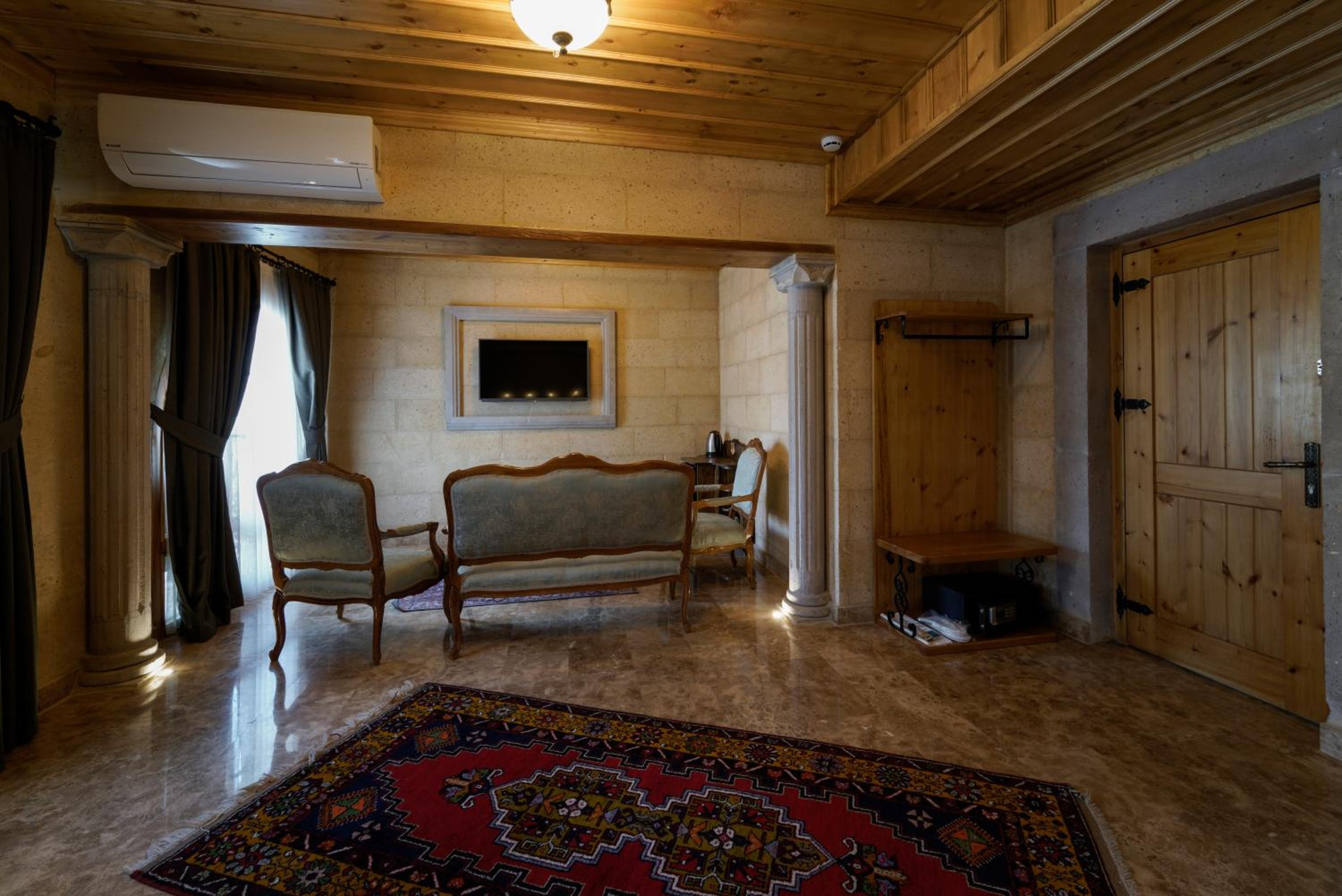 Junior Suite with Balcony photo 1