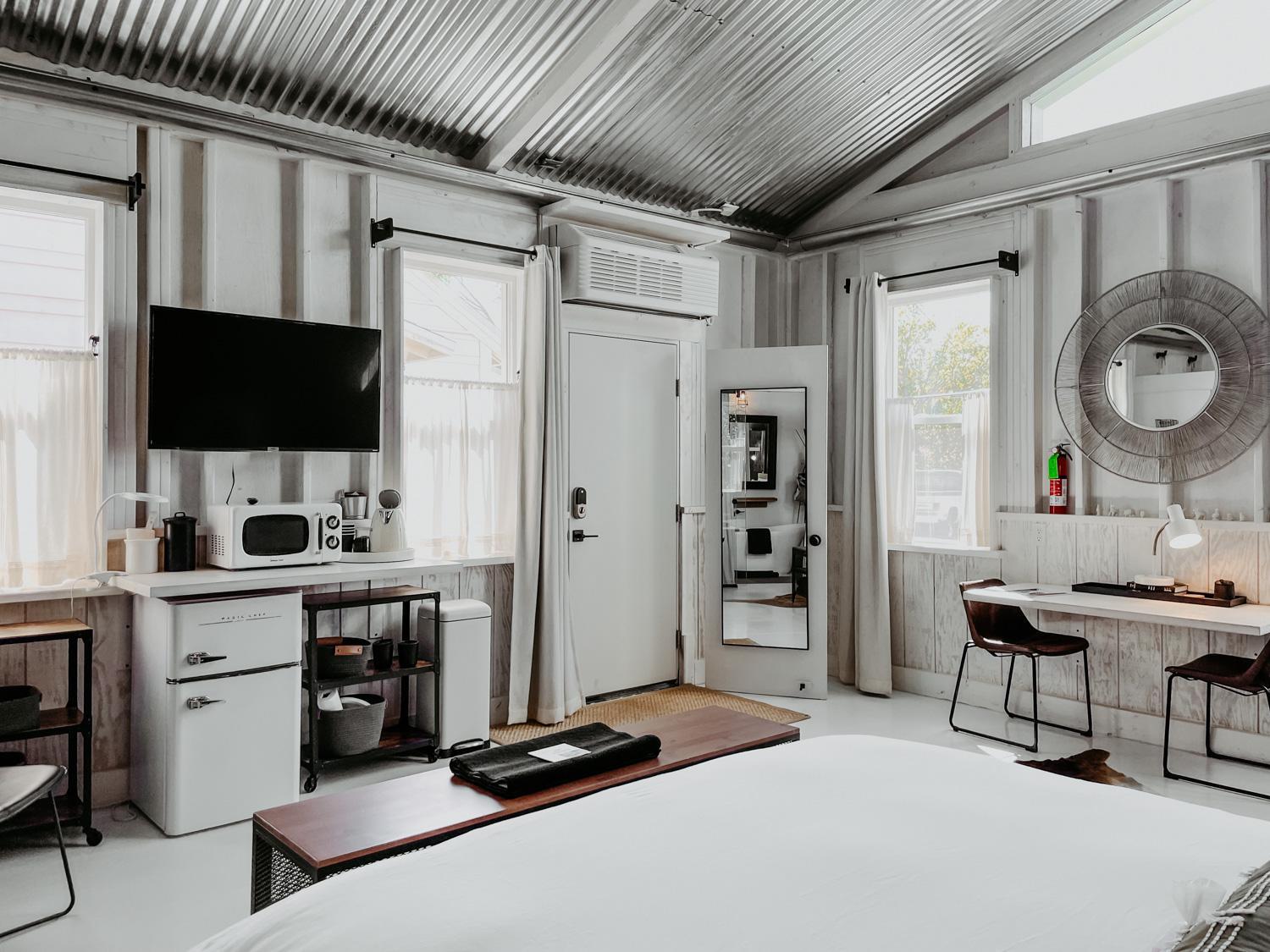 Deluxe King Studio - Photo 6