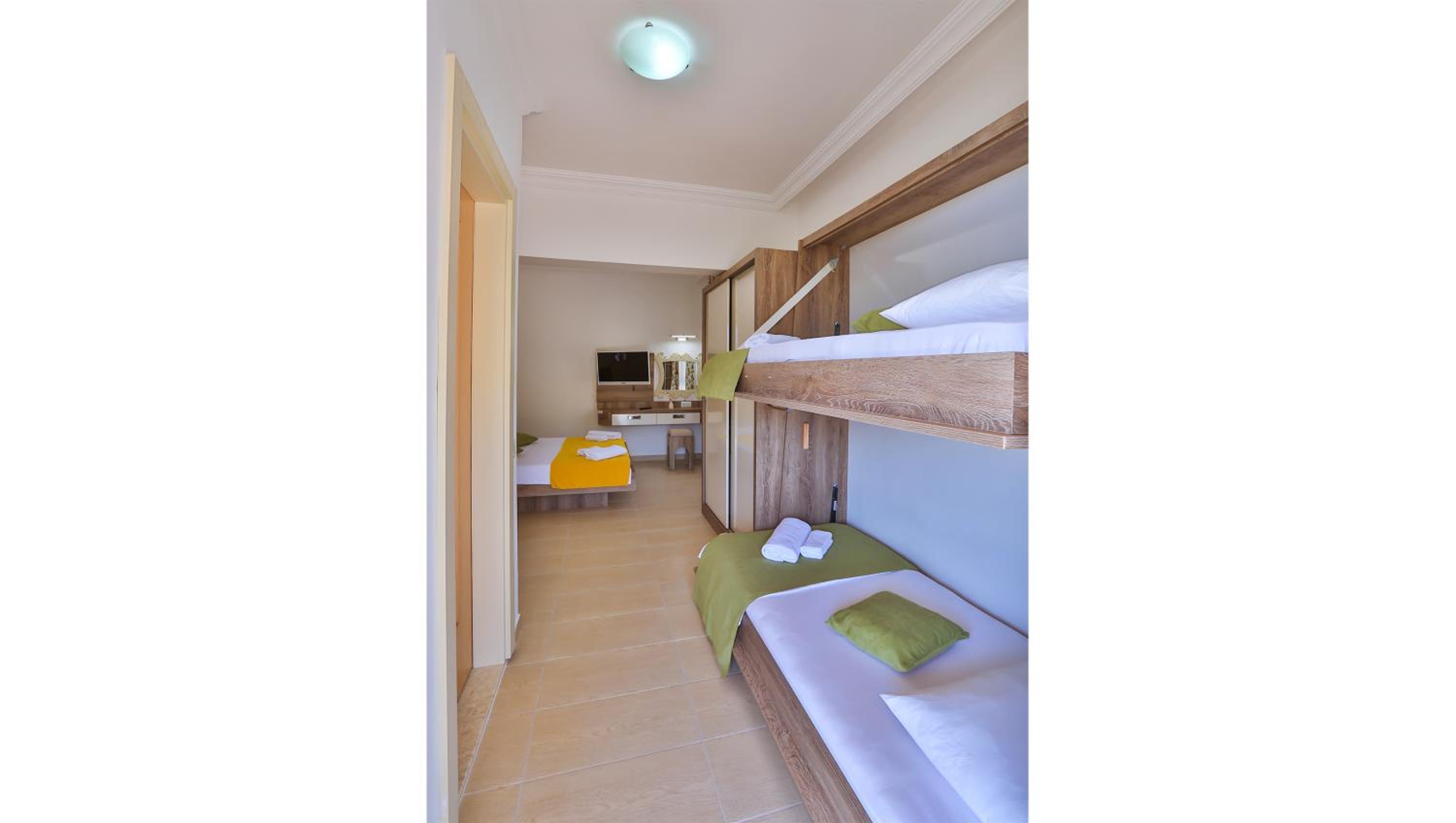 Familienzimmer mit Meerblick und Balkon