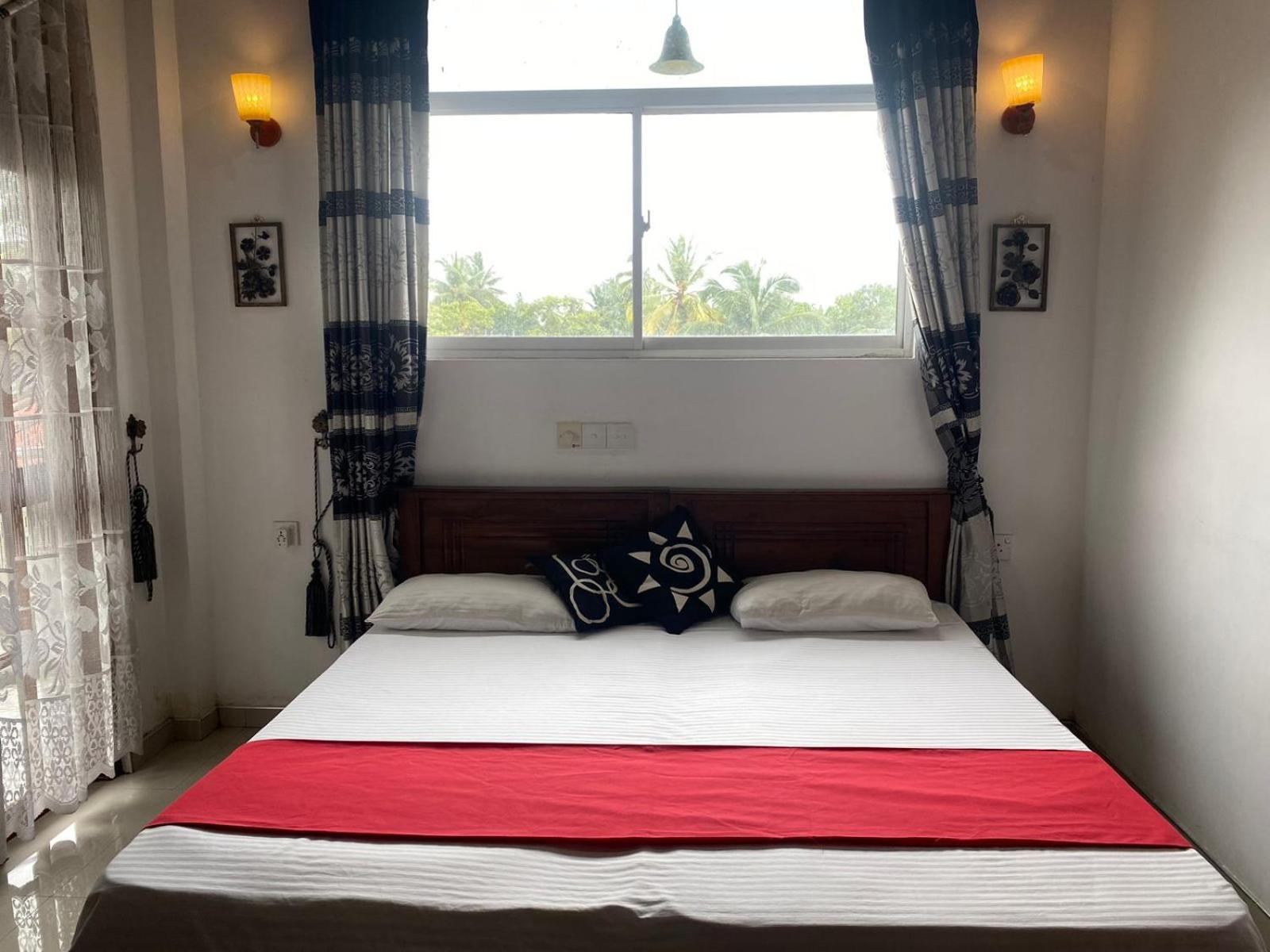 Deluxe Double Room with Balcony photo 2