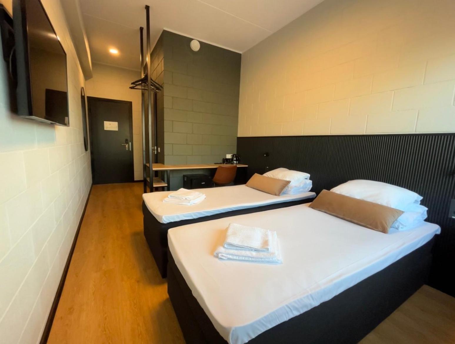 Double or Twin Room with Private Bathroom photo 2