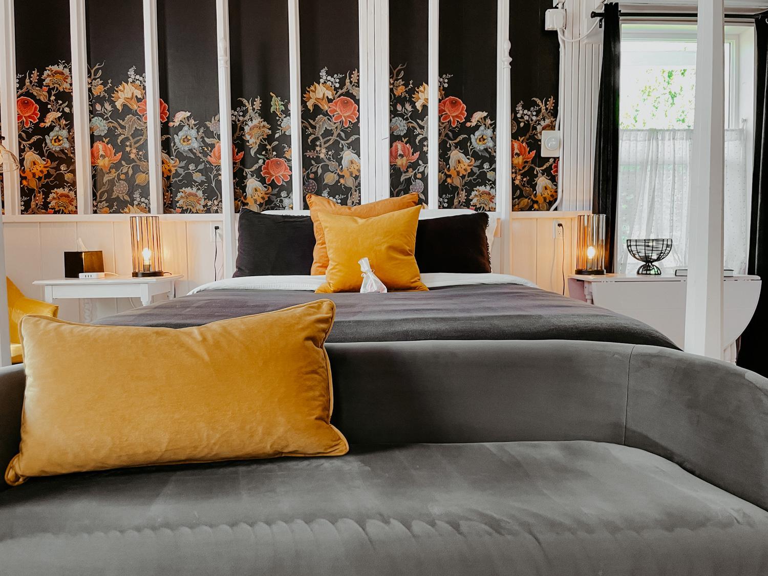 Deluxe Room - Photo 10