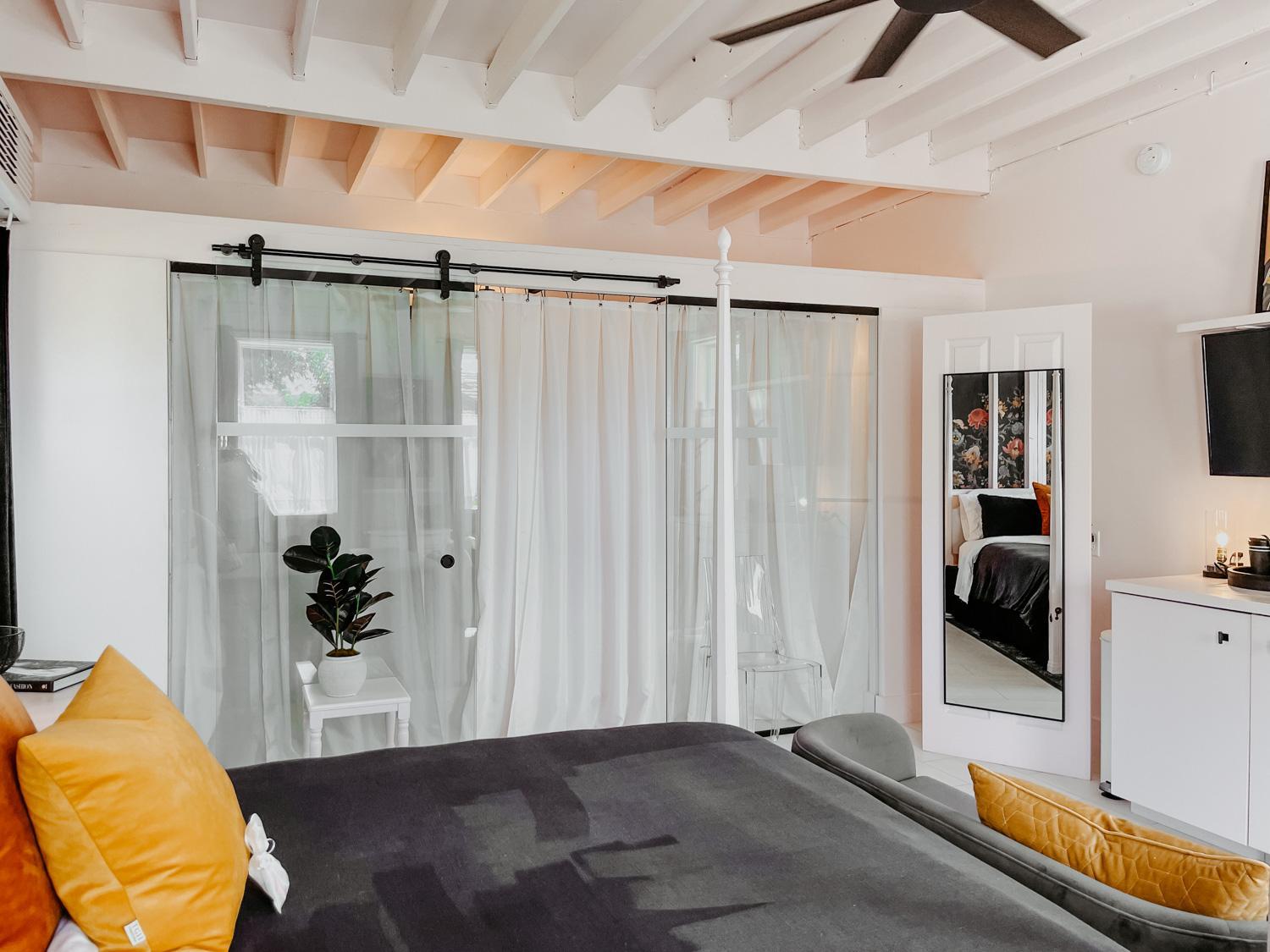 Deluxe Room - Photo 8