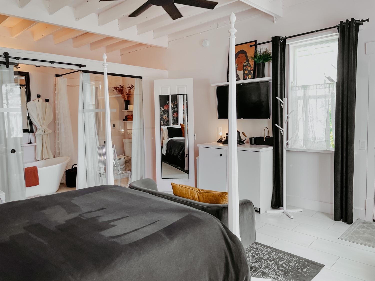 Deluxe Room - Photo 16