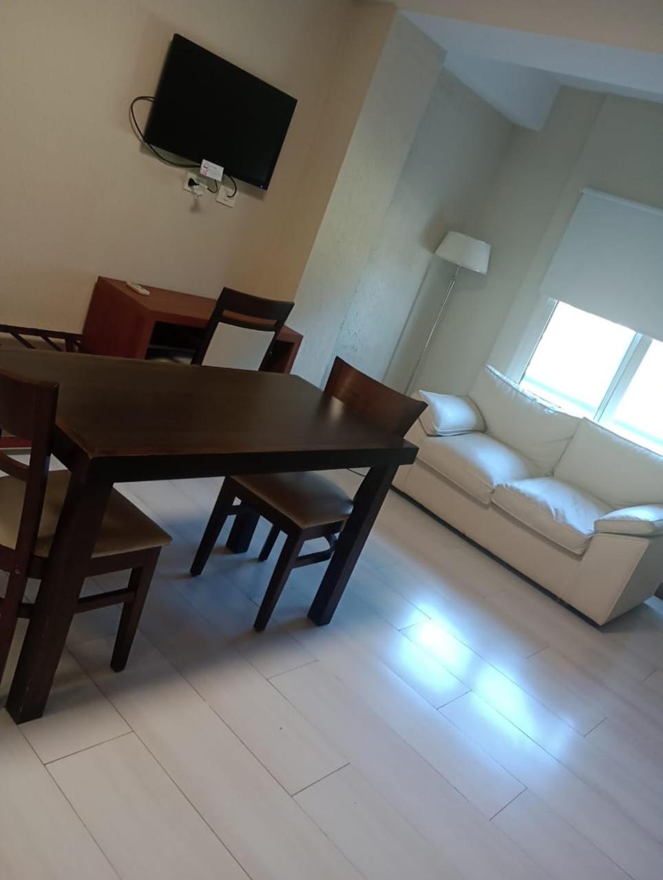 Superior Family Room photo 2