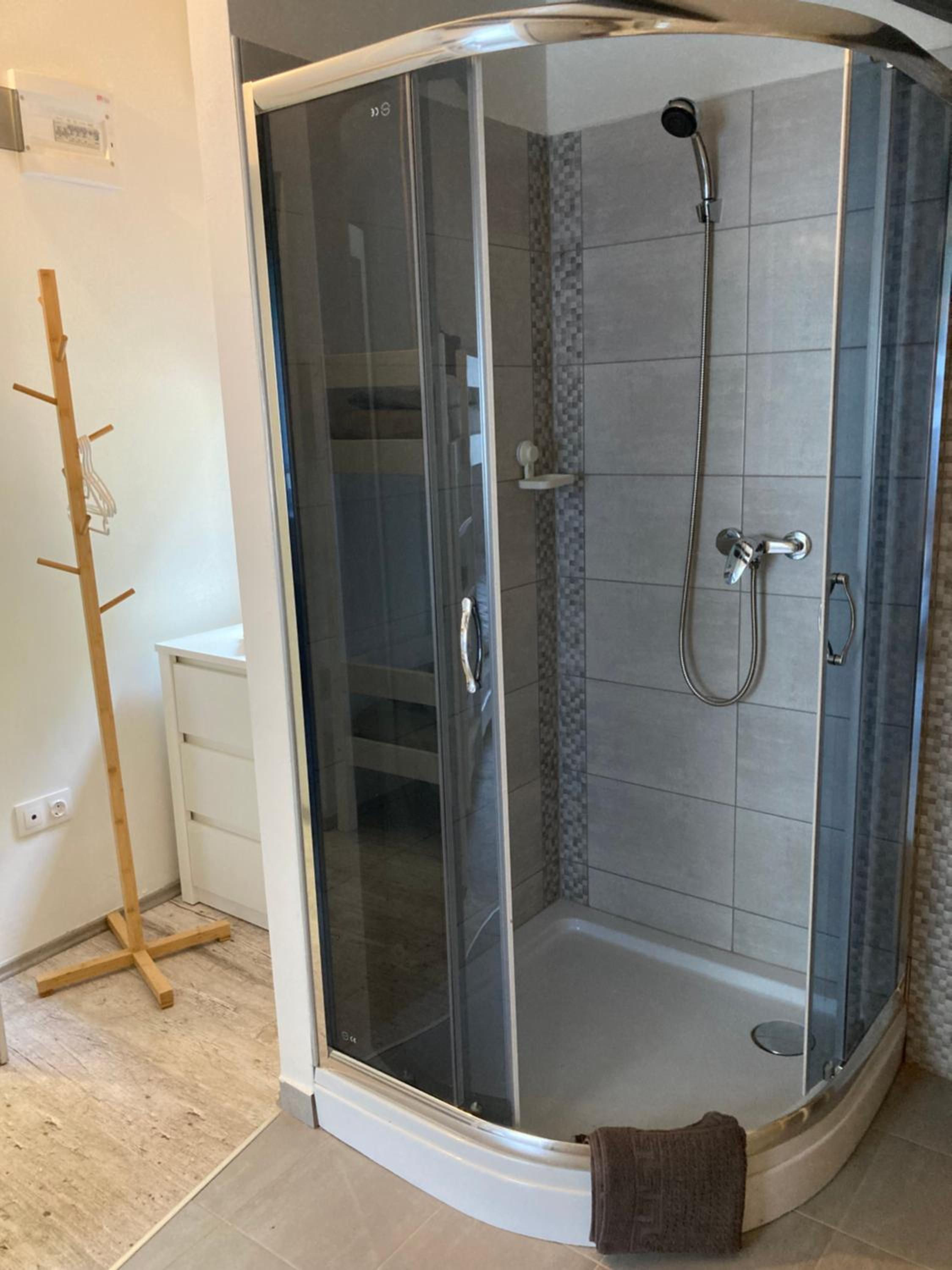 Family Room With Shower photo 2