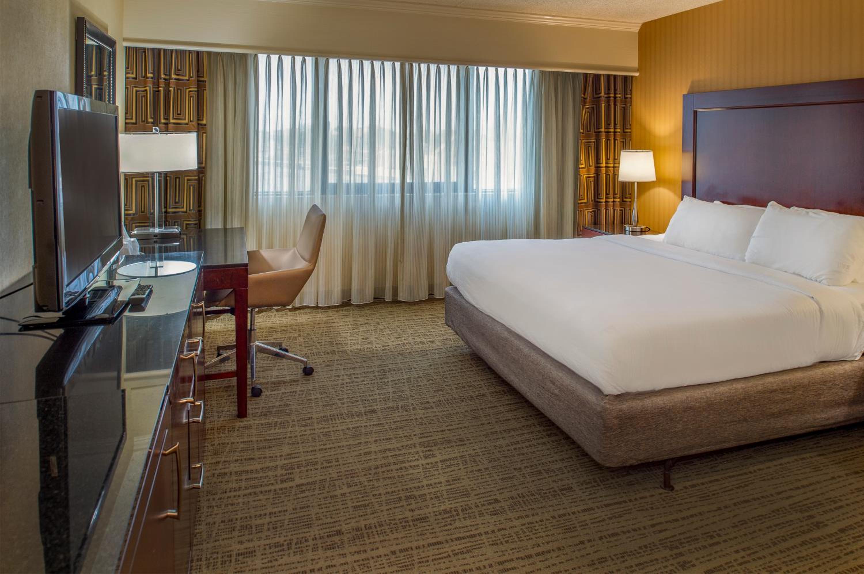 Standard King Room - High Floor - Photo 2