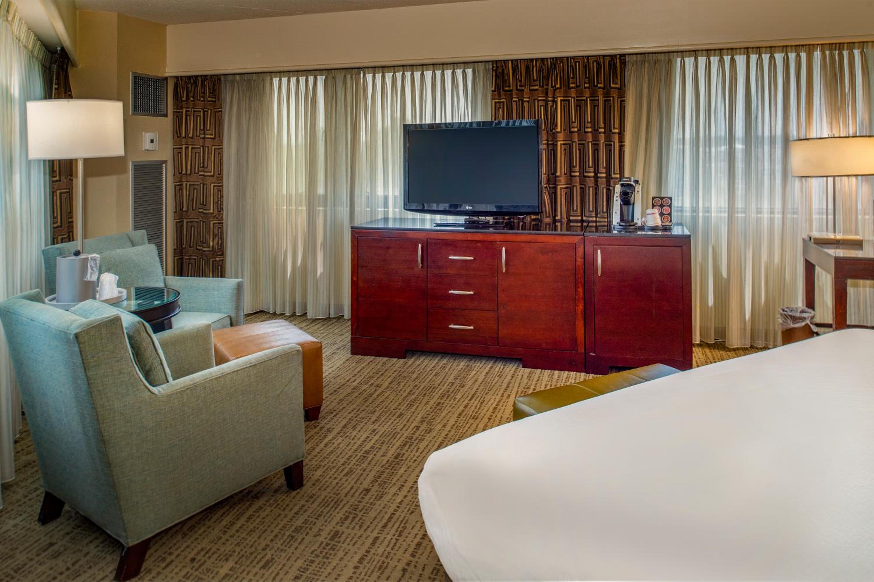 King Room - Non-Smoking - Photo 3