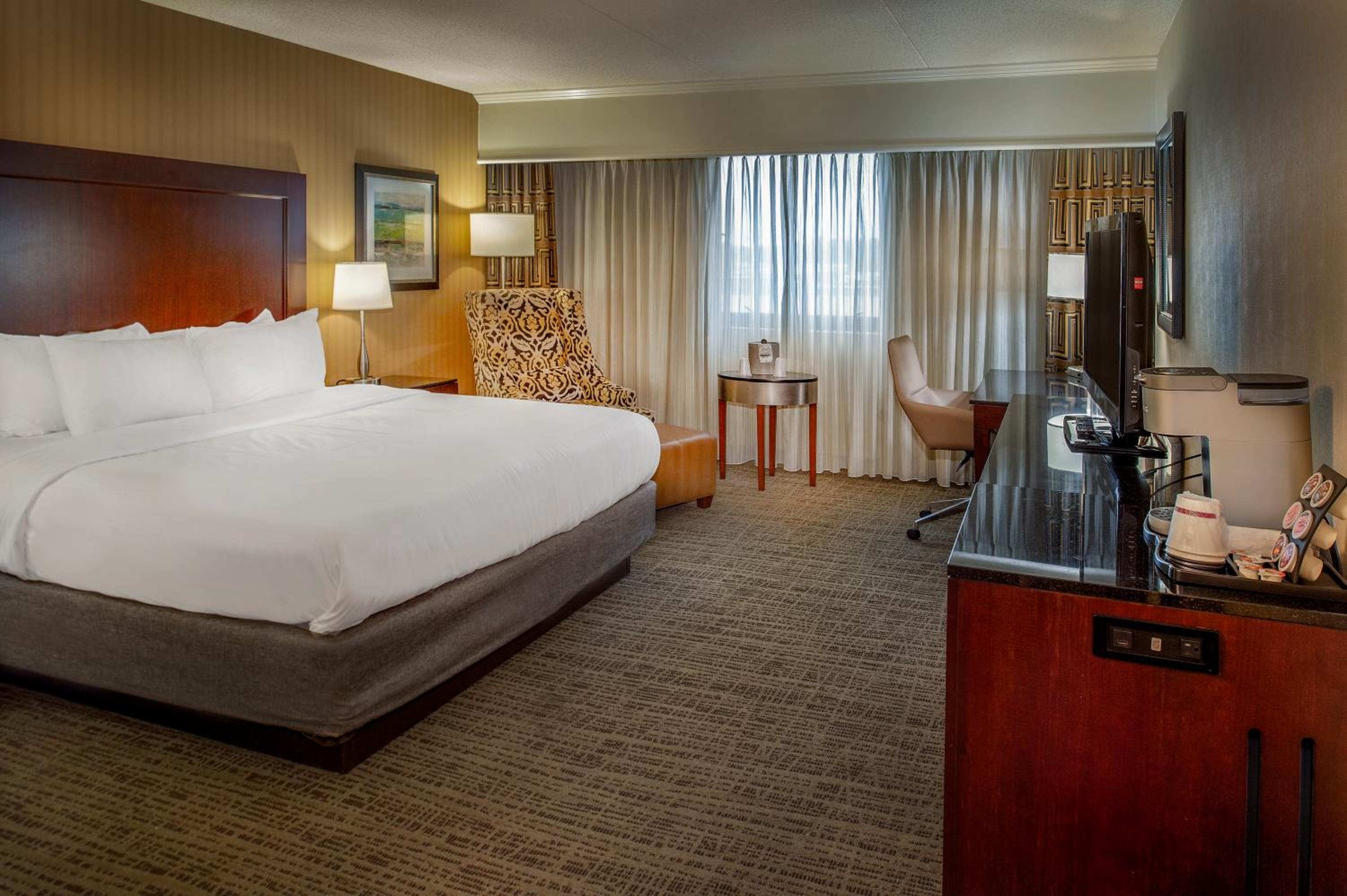 Standard King Room - Photo 6
