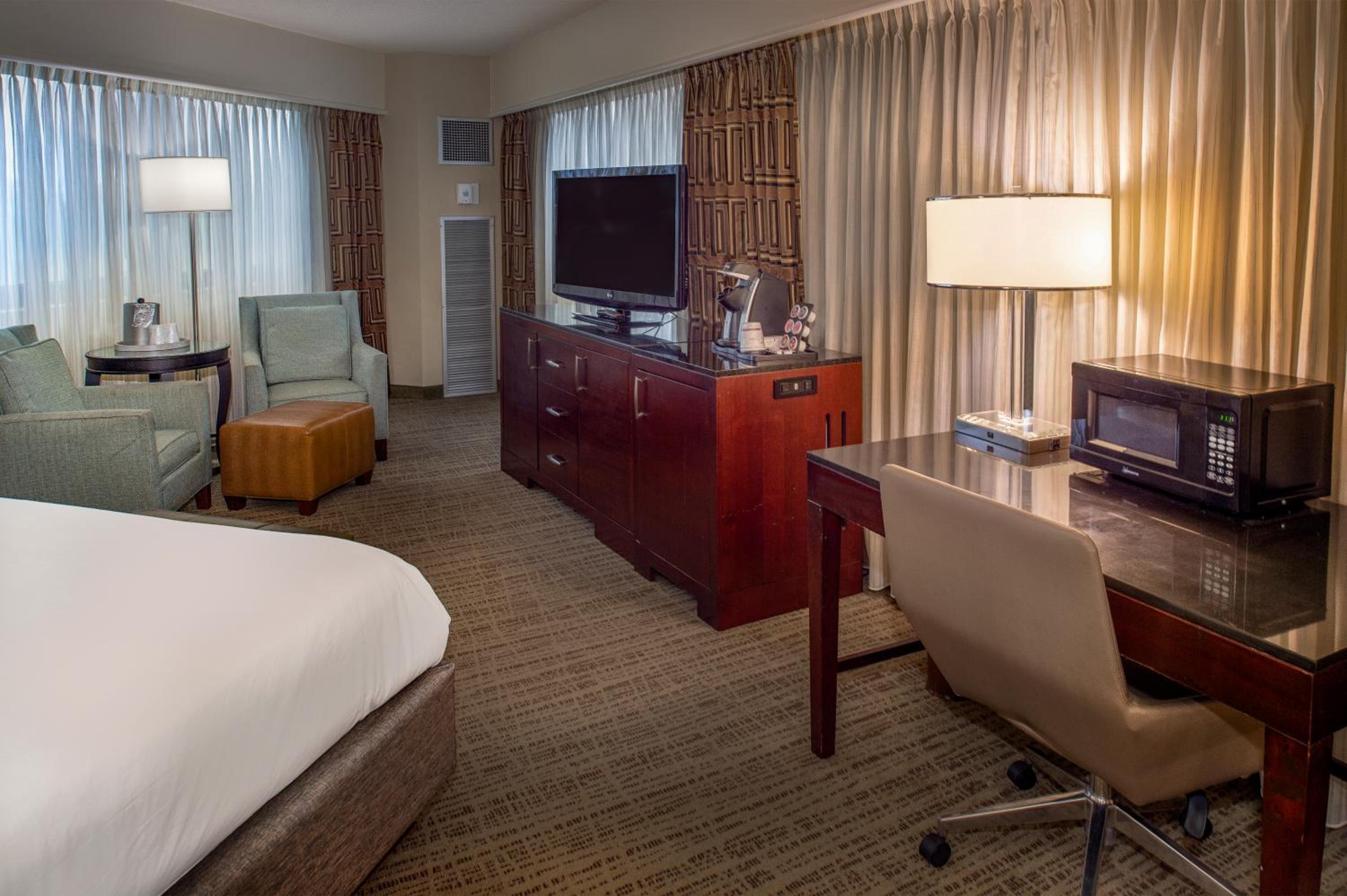 King Room - Non-Smoking - Photo 2