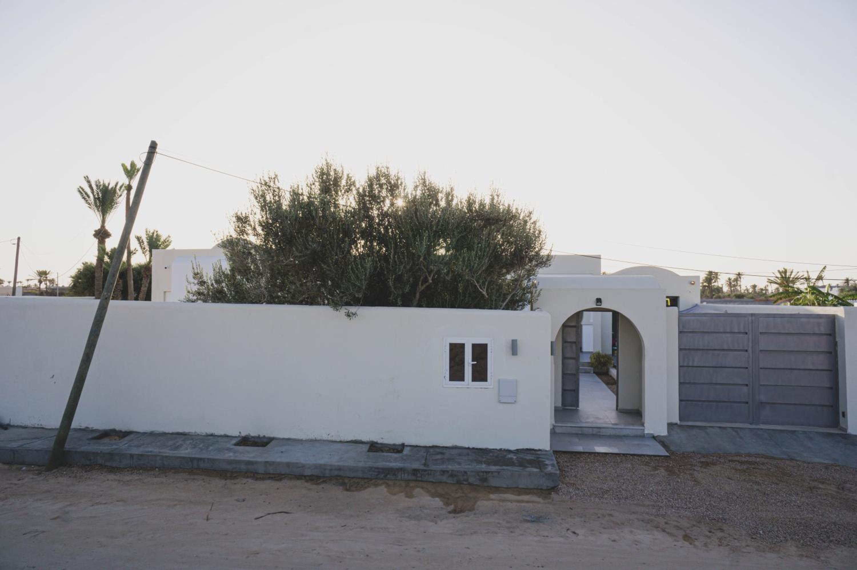 Three-Bedroom House photo 3