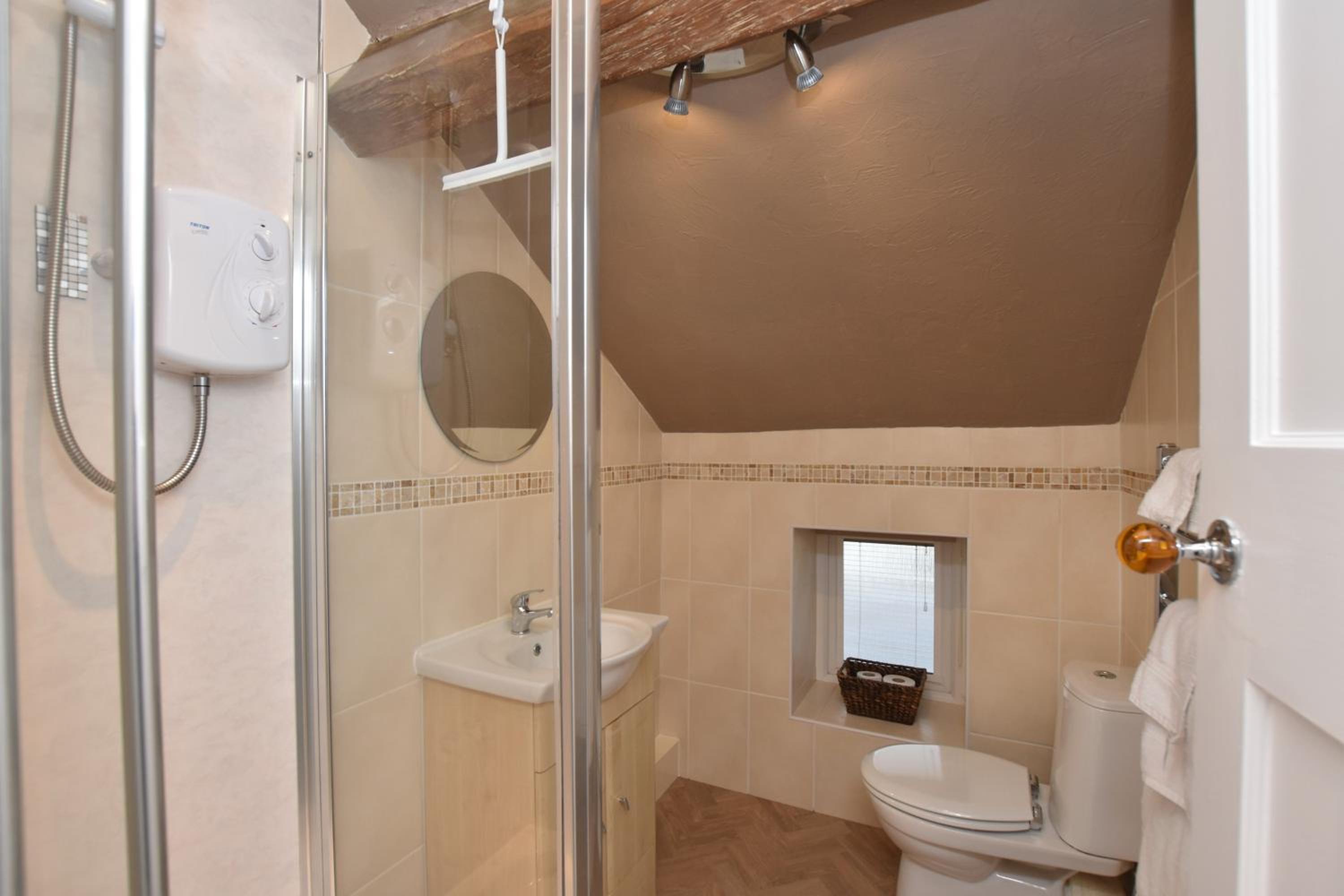 Two-Bedroom House - Photo 21
