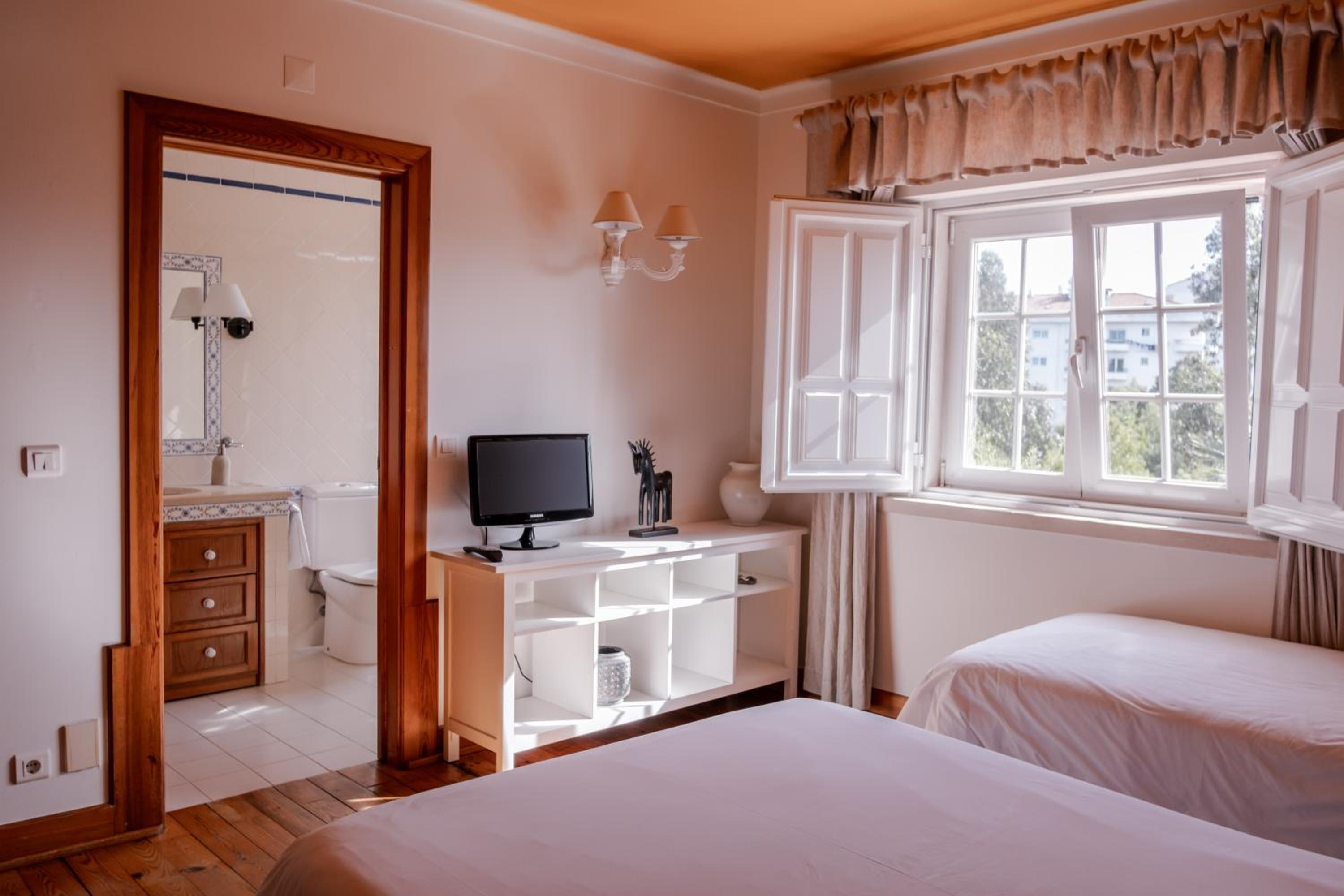 Triple Room with Private Bathroom - Photo 2