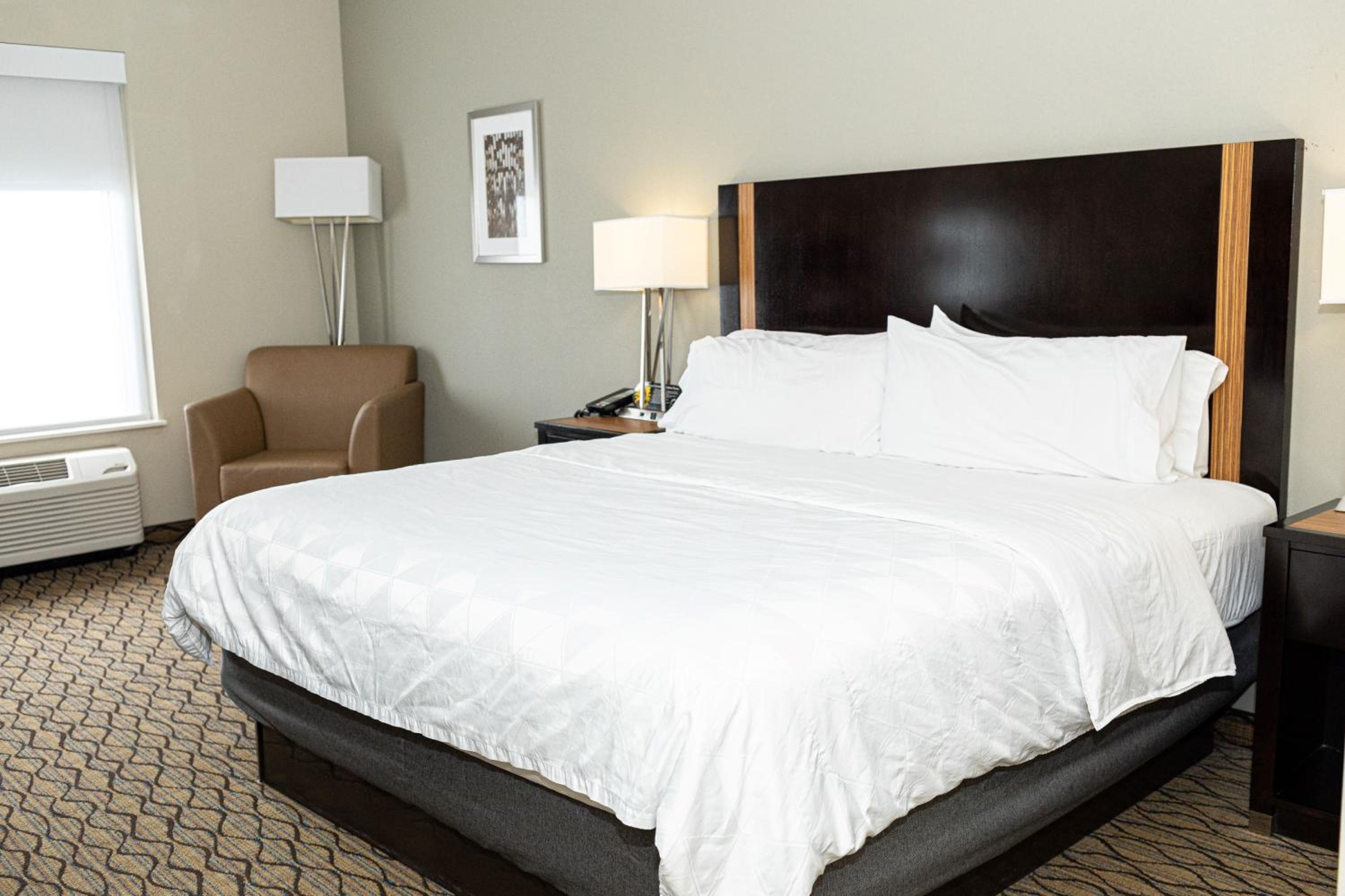 Standard King Room with Mobility Accessible Tub