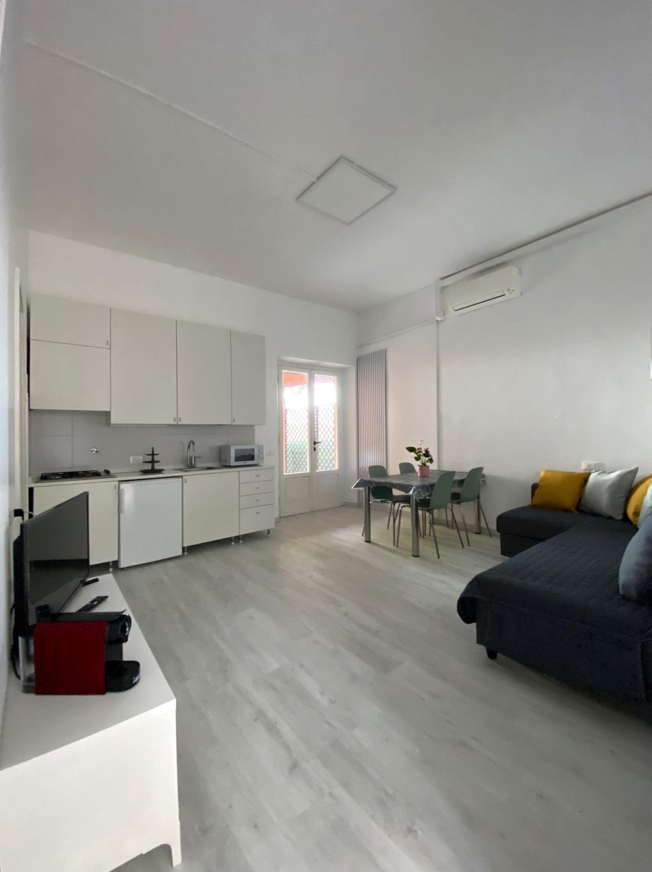 One-Bedroom Apartment with Patio and Sea View photo 2