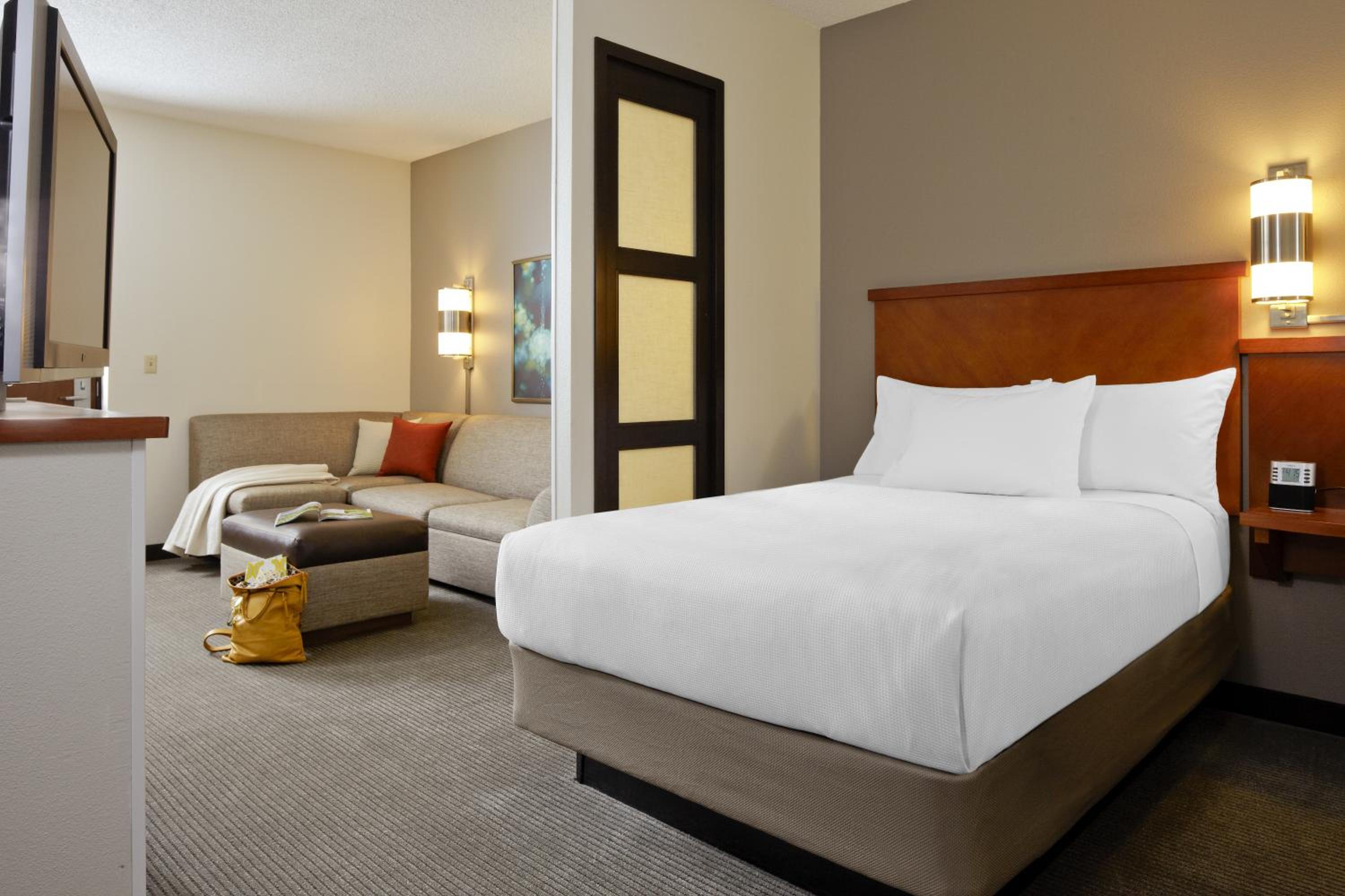 King Room with Sofa Bed - High Floor - Photo 6