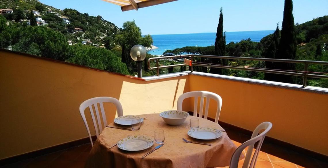 Double Room with Balcony and Sea View photo 3