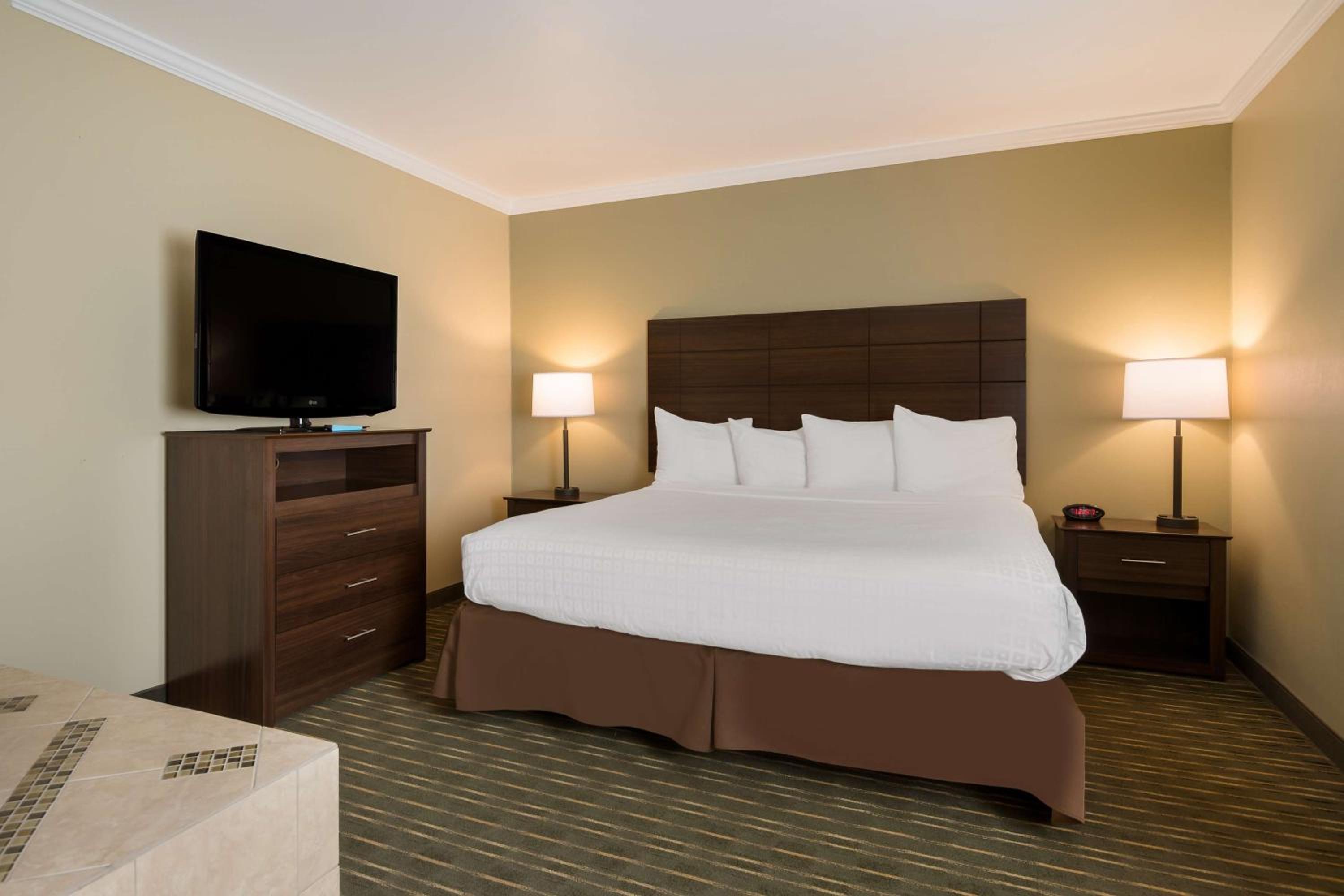 King Suite - Non-Smoking - Photo 1