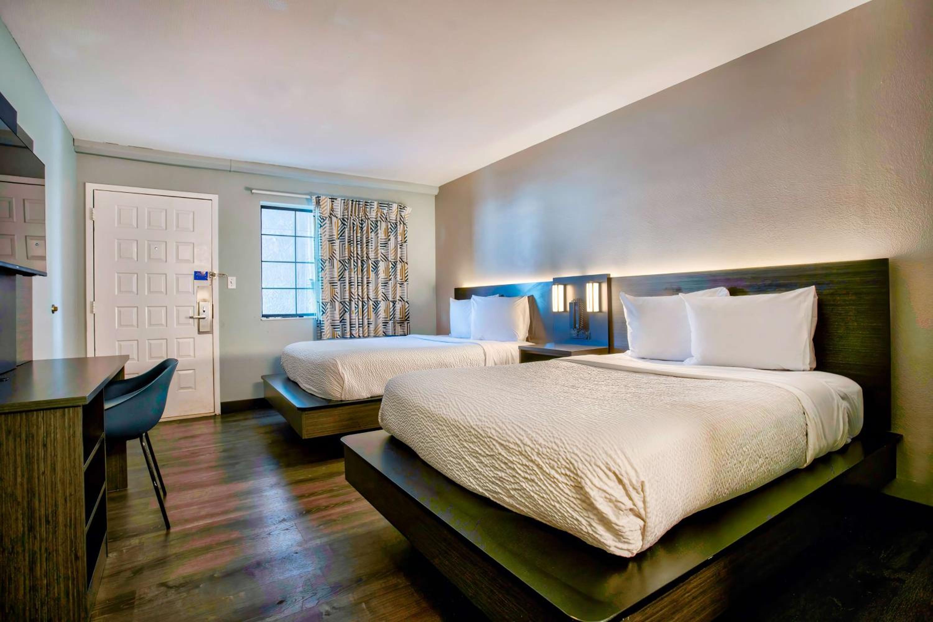 Quadruple Room - Disability Access photo 1
