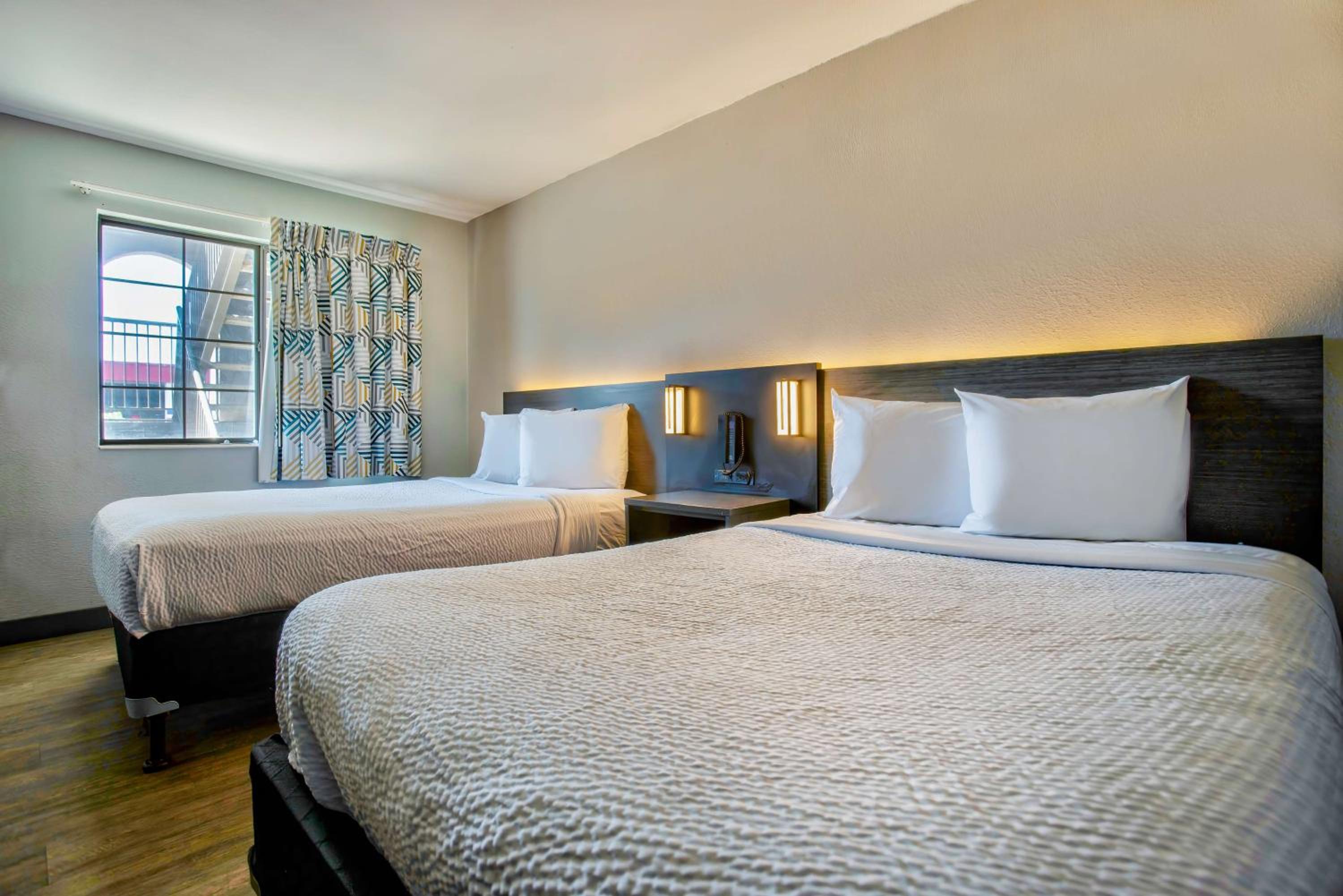 Queen Room with Two Queen Beds photo 1