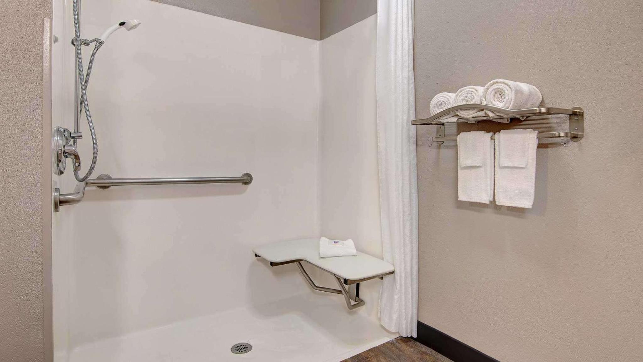 Double or Twin Room - Disability Access photo 3