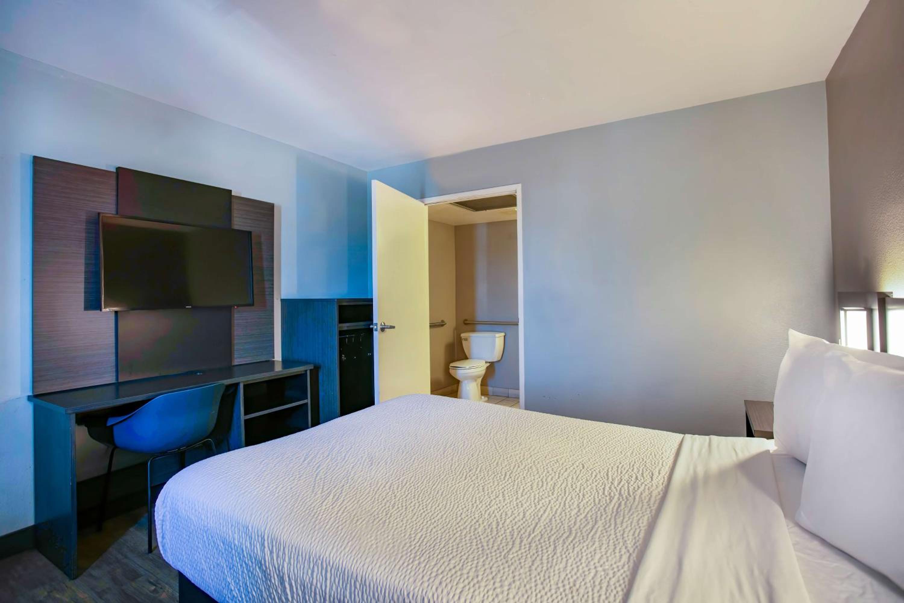 Double Room - Disability Access photo 2