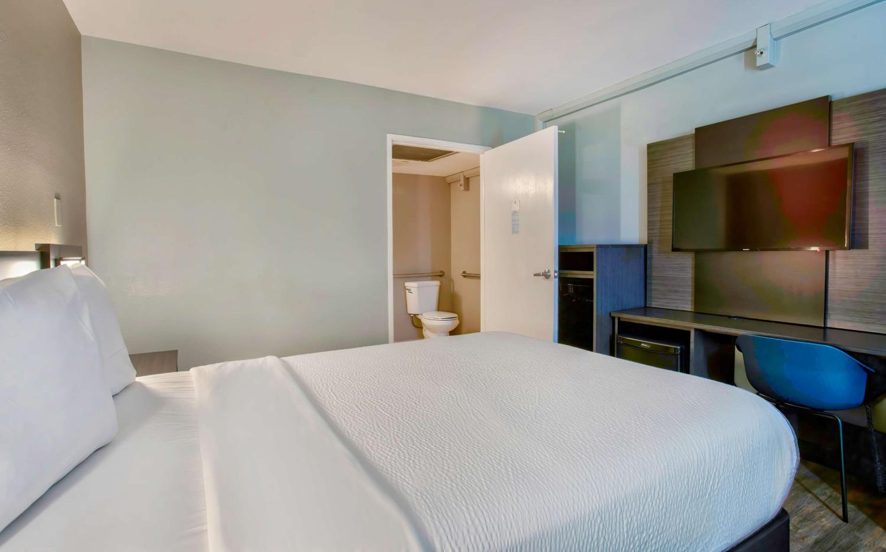 Double Room - Disability Access - Non-Smoking photo 2
