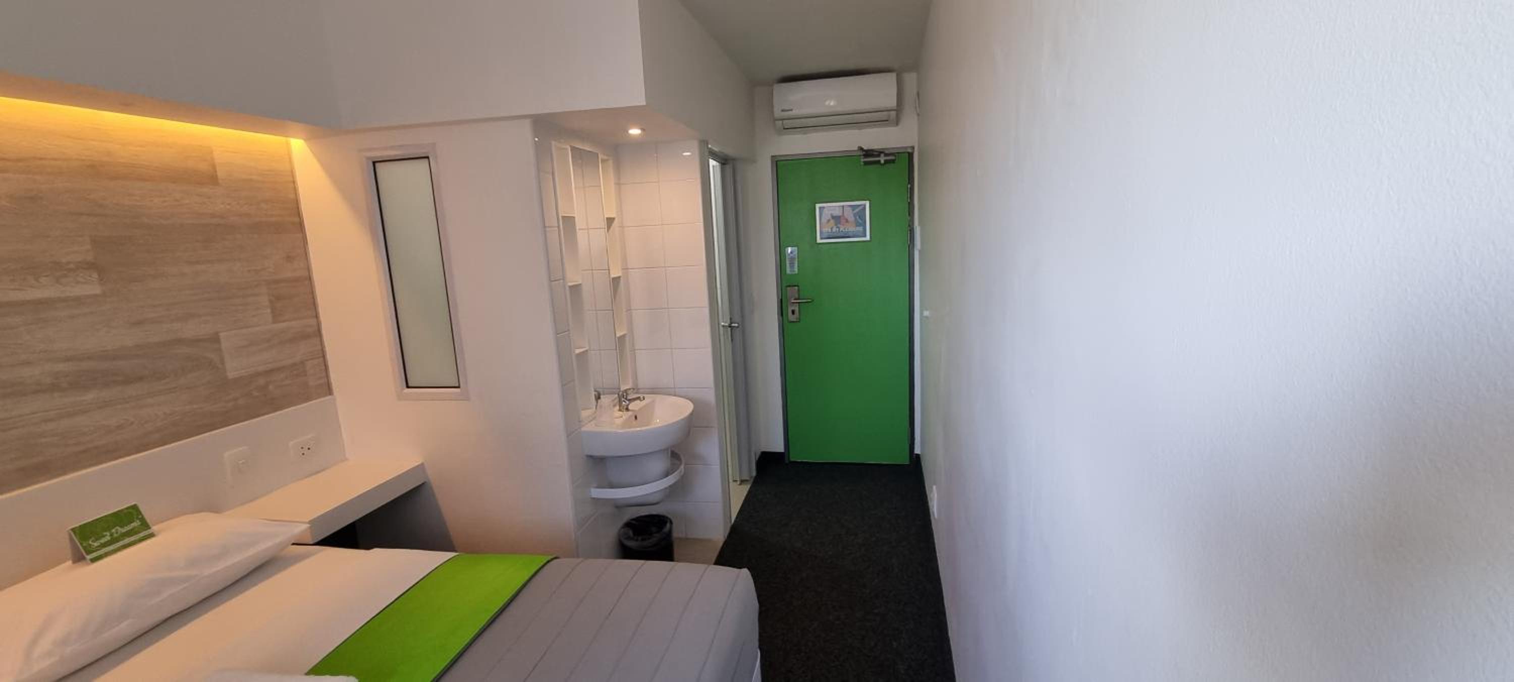 Executive Queen Room - Photo 6