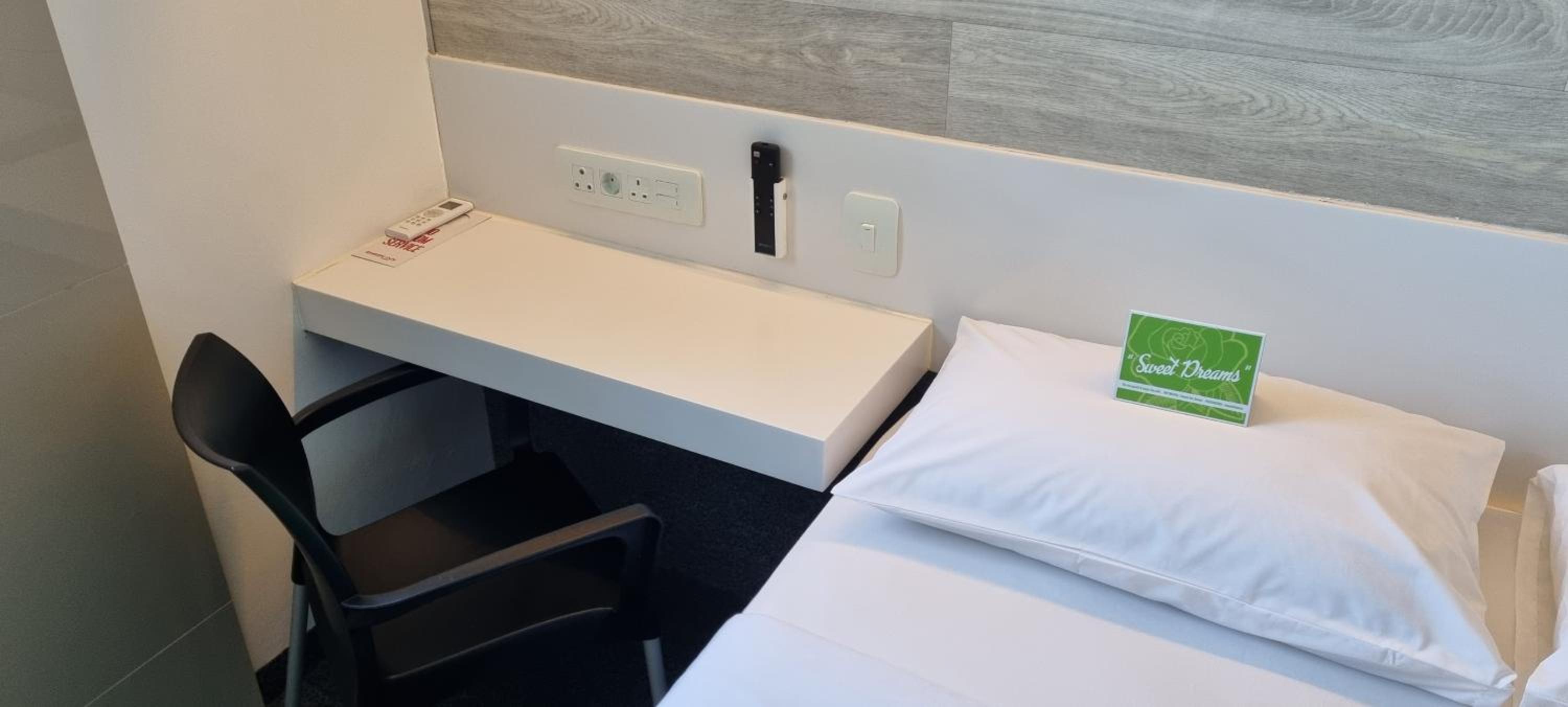 Executive Queen Room - Photo 9
