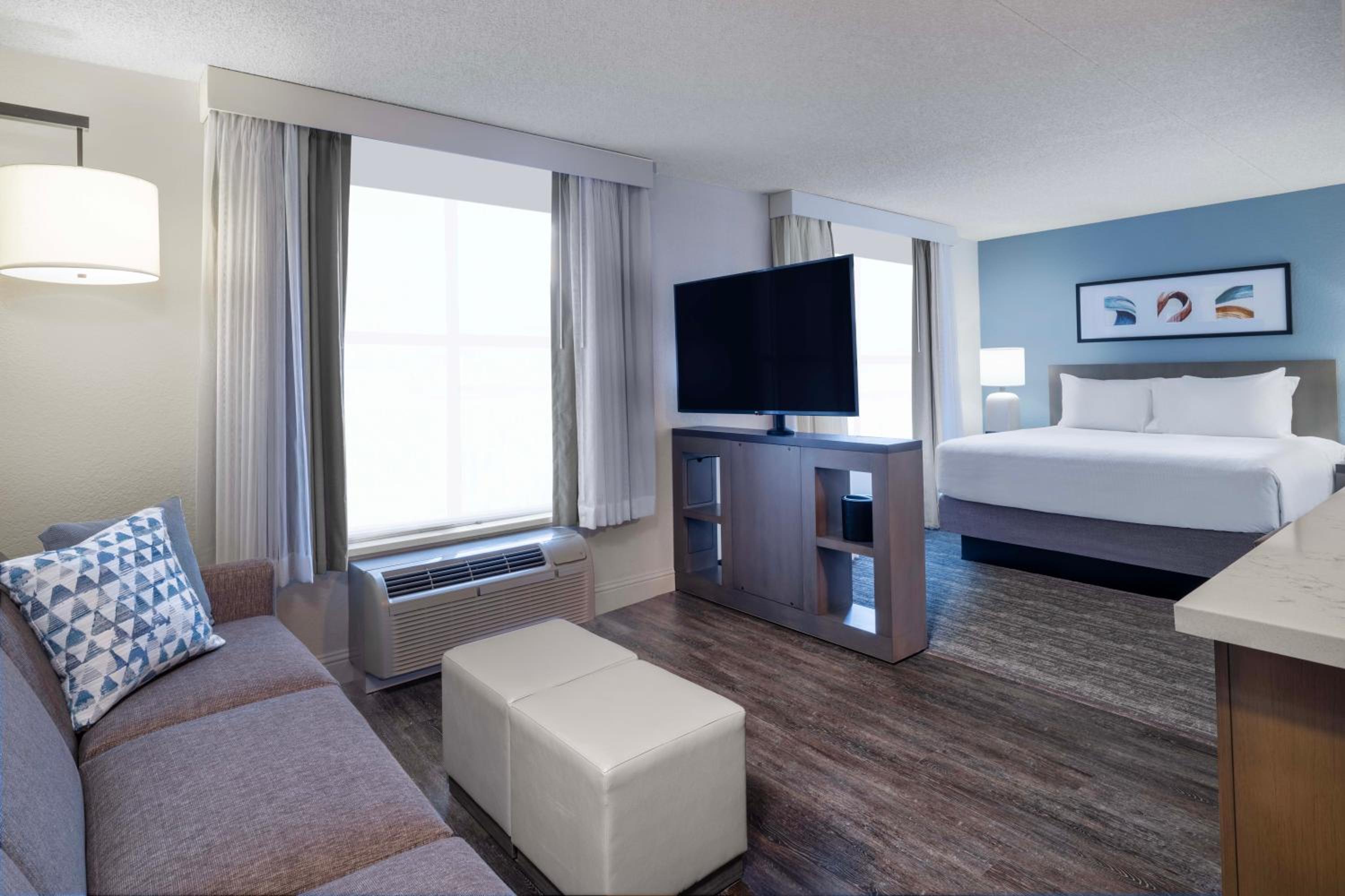 King Studio Suite with Kitchen and Sofa Bed - Photo 5