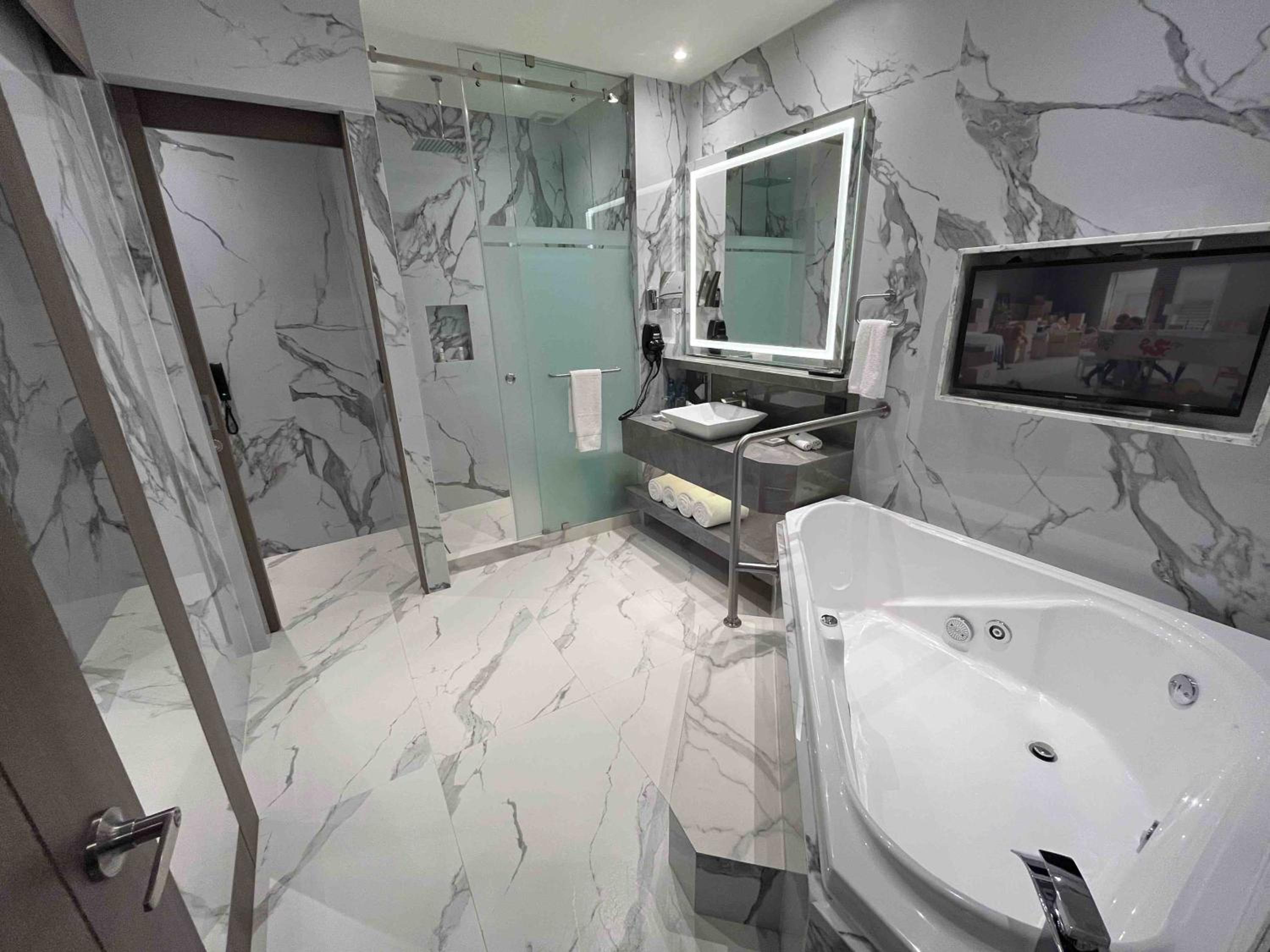 King Suite with Spa Bath