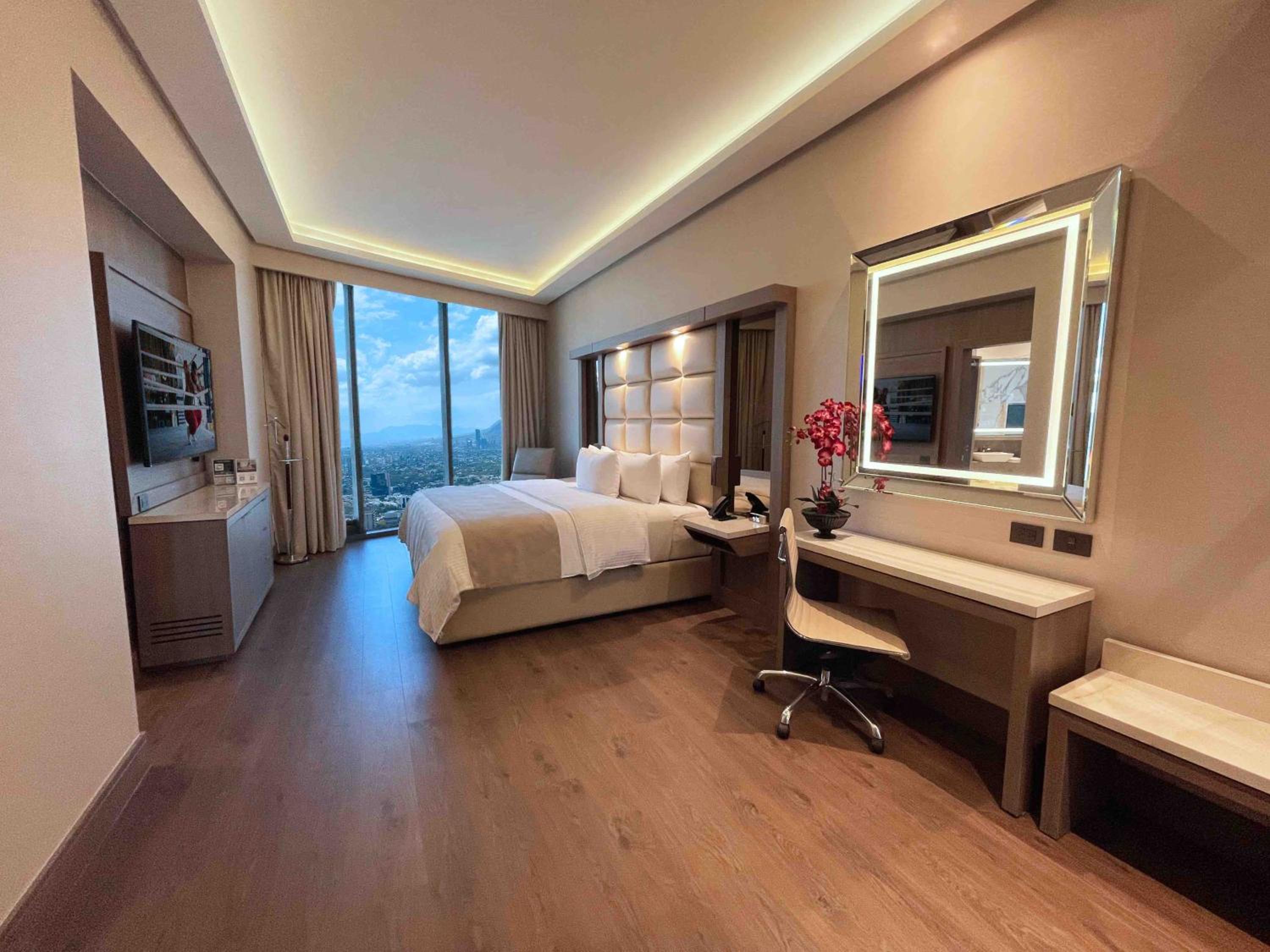 Two-Bedroom Suite thumbnail 5