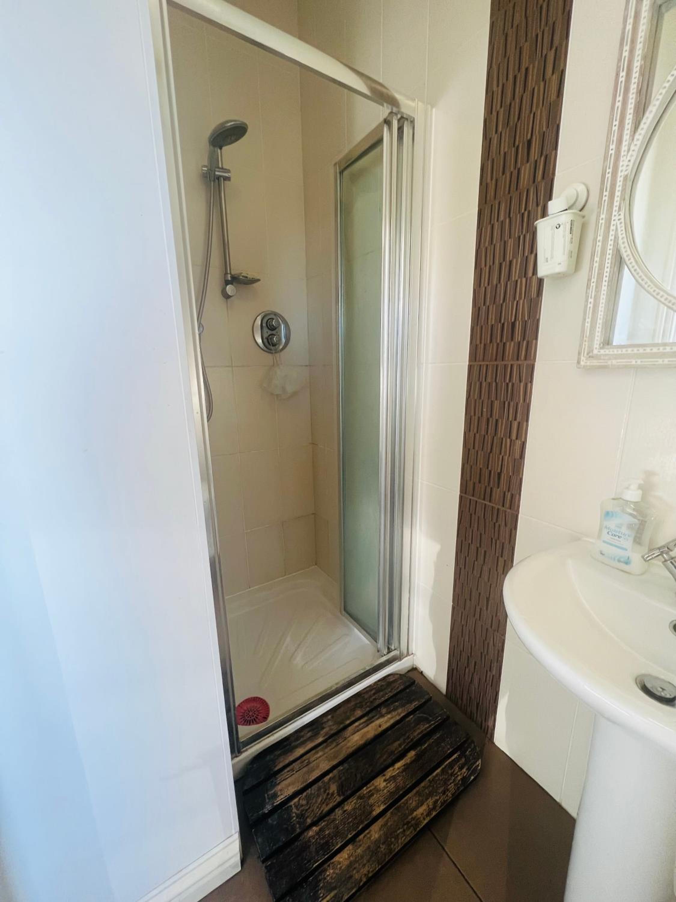 Double Or Twin Room With Bathroom photo 2