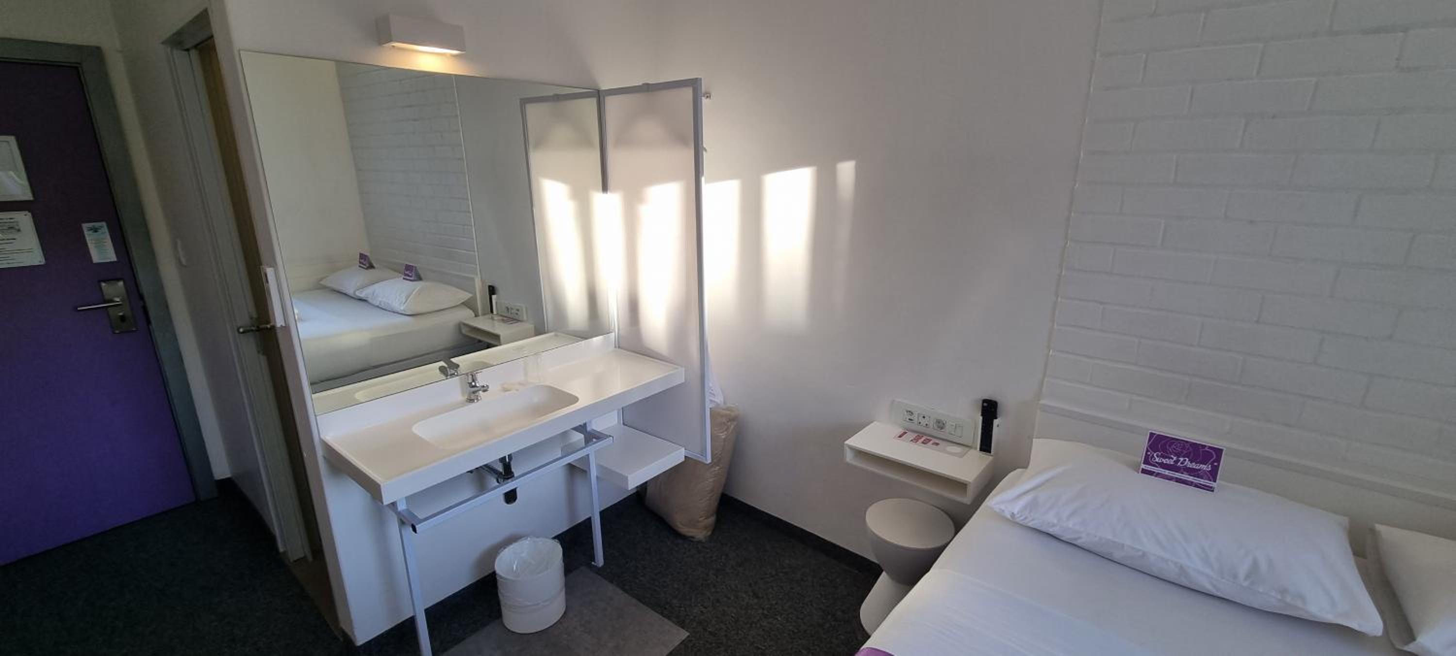 Supreme Queen Room - Photo 3