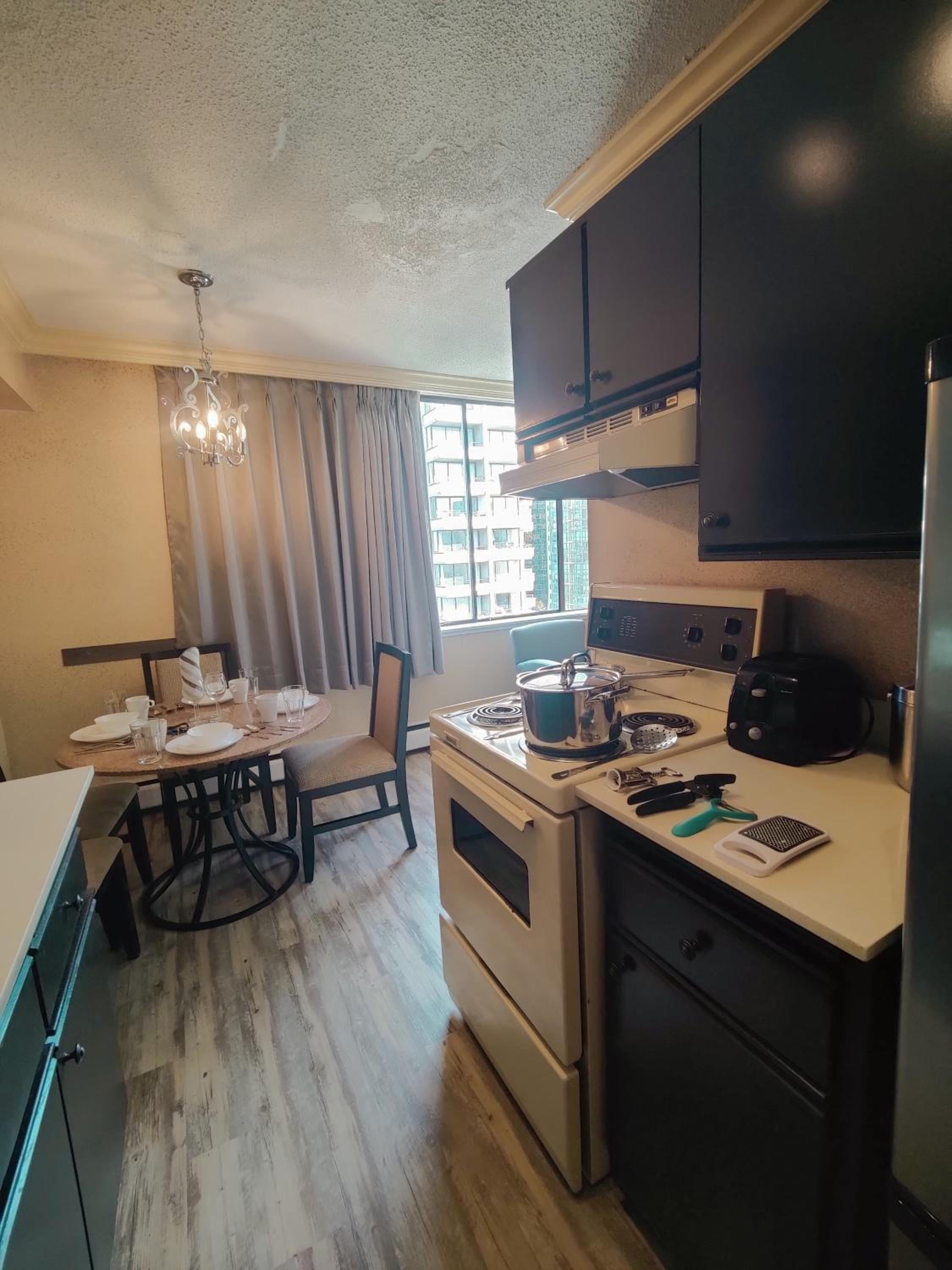 Apartment with Two Queen Beds and Balcony - Photo 11