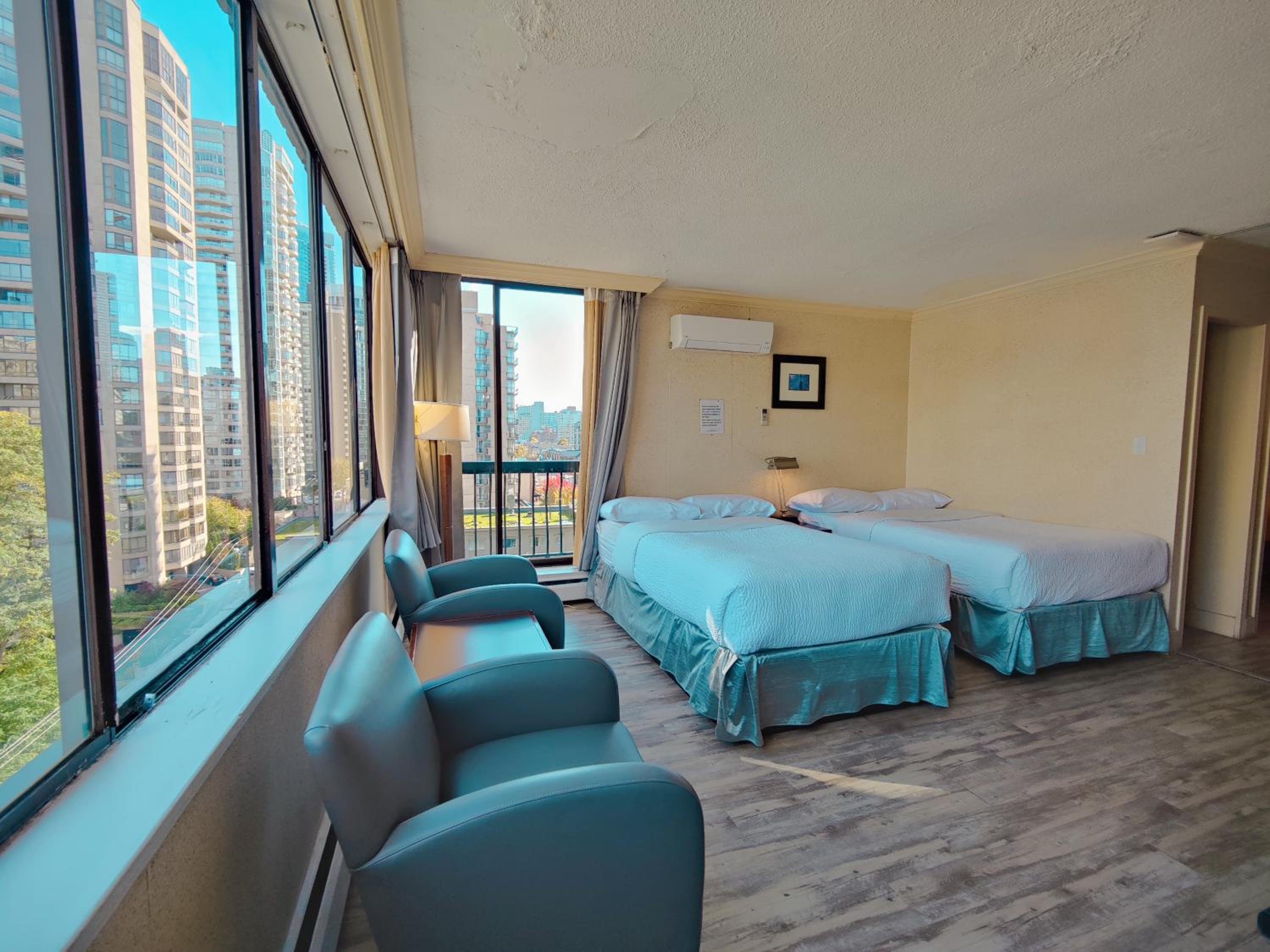 One Bedroom Apartment with Harbor View - Photo 1
