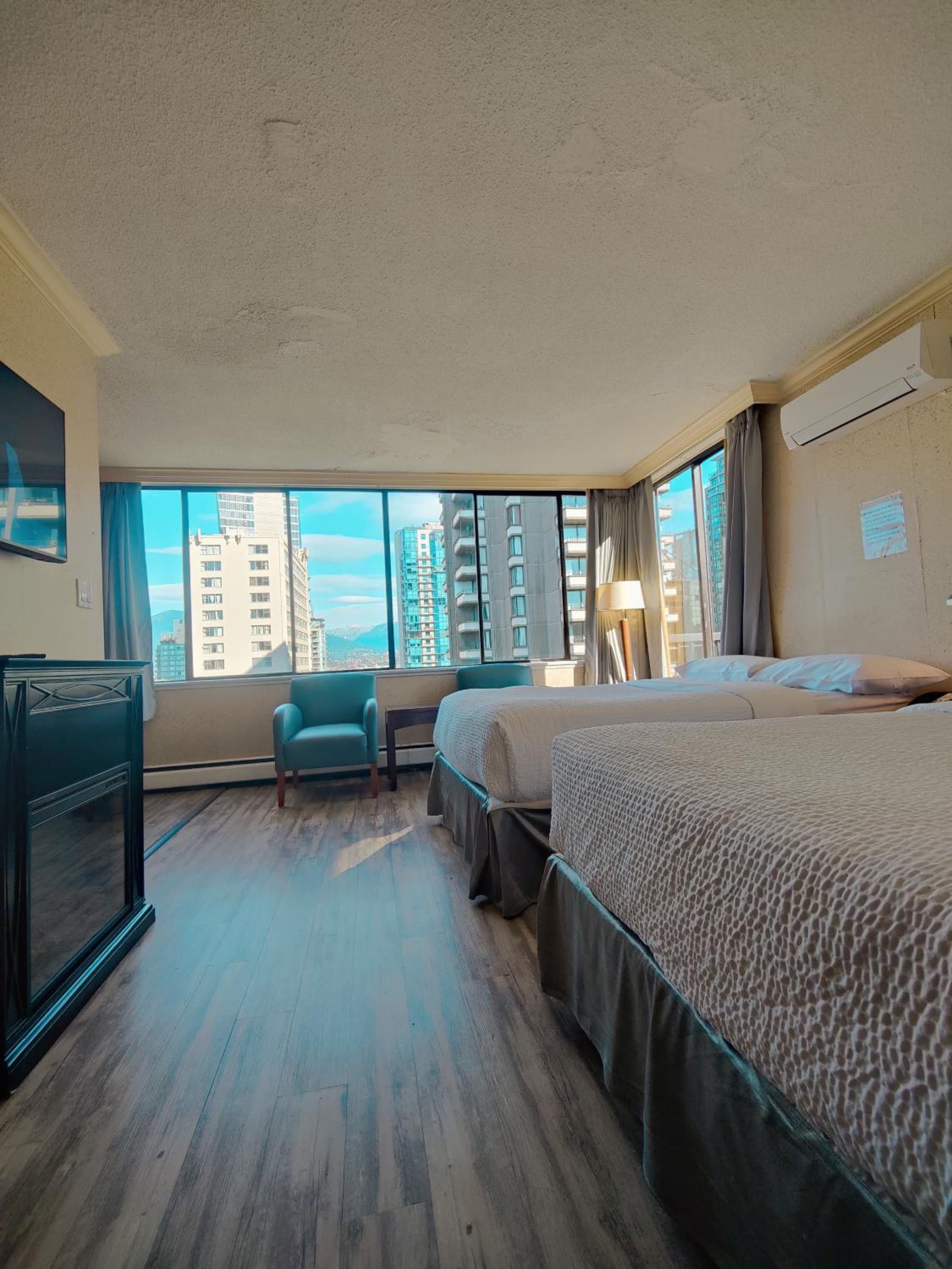 One Bedroom Apartment with Harbor View - Photo 14