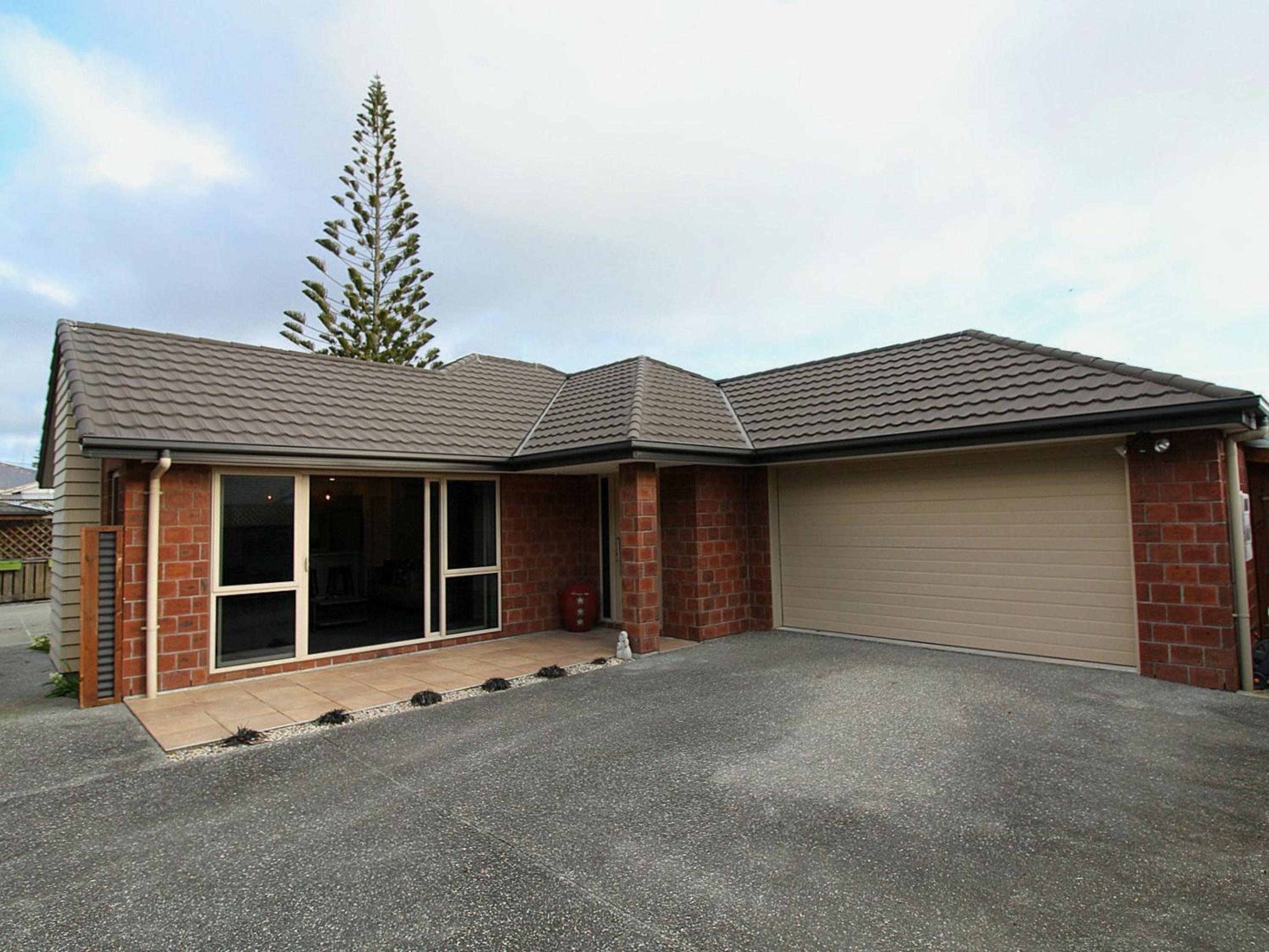 Three-Bedroom House (5 min walk from reception) photo 2